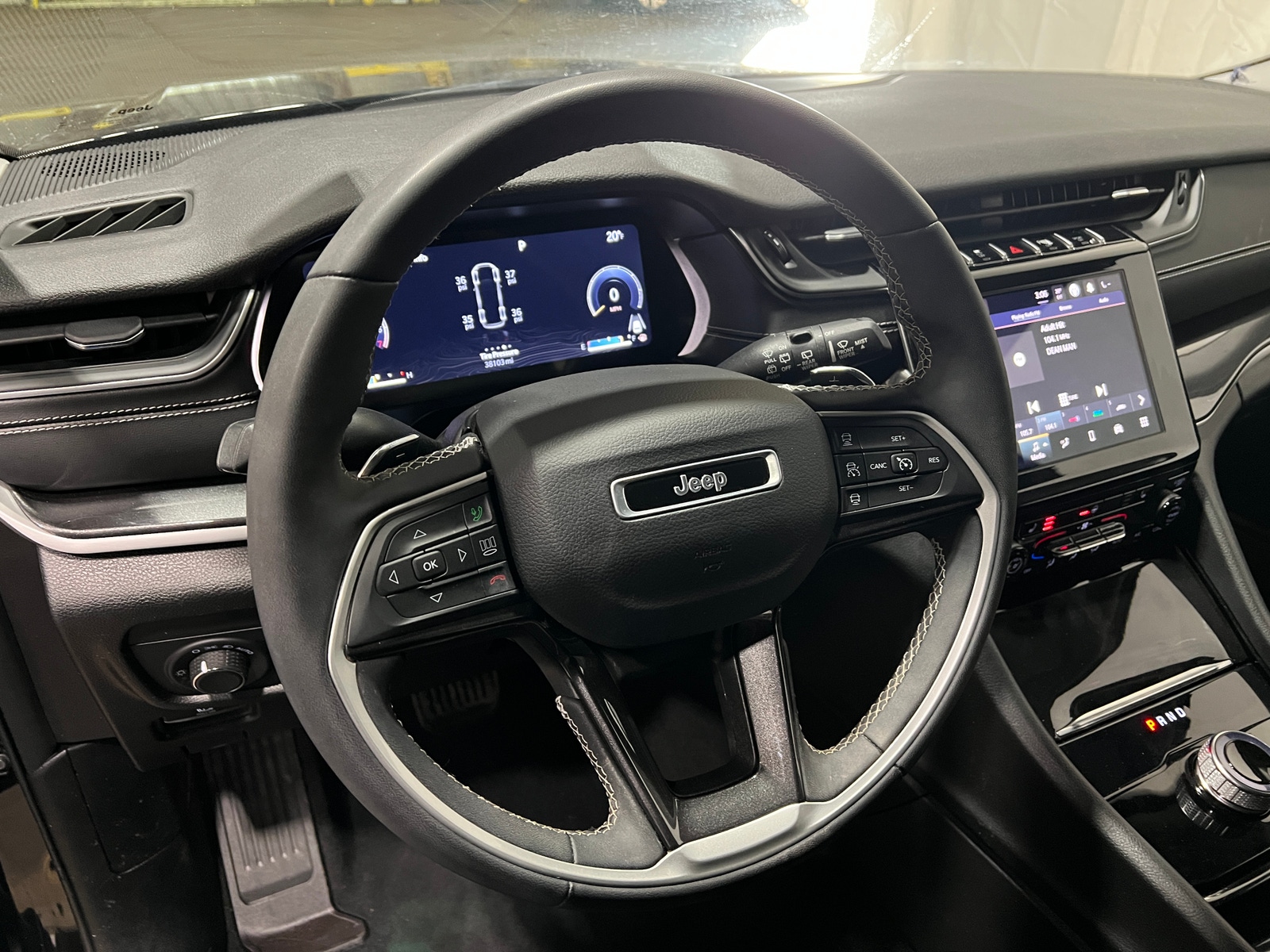 Thumbnail: 2023 Jeep Grand Cherokee L - 5