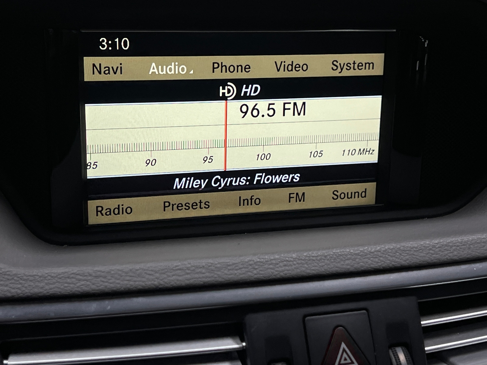 Thumbnail: 2011 Mercedes-Benz E-Class - 3