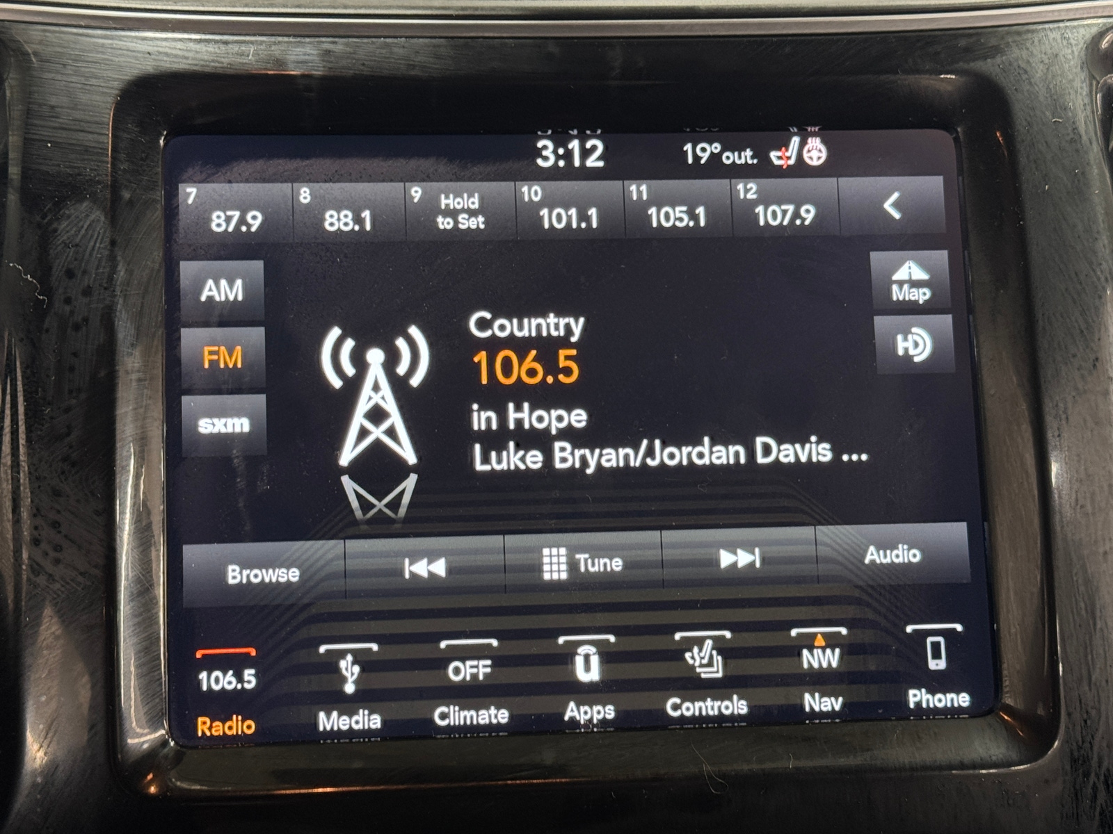 Thumbnail: 2019 Jeep Cherokee - 3