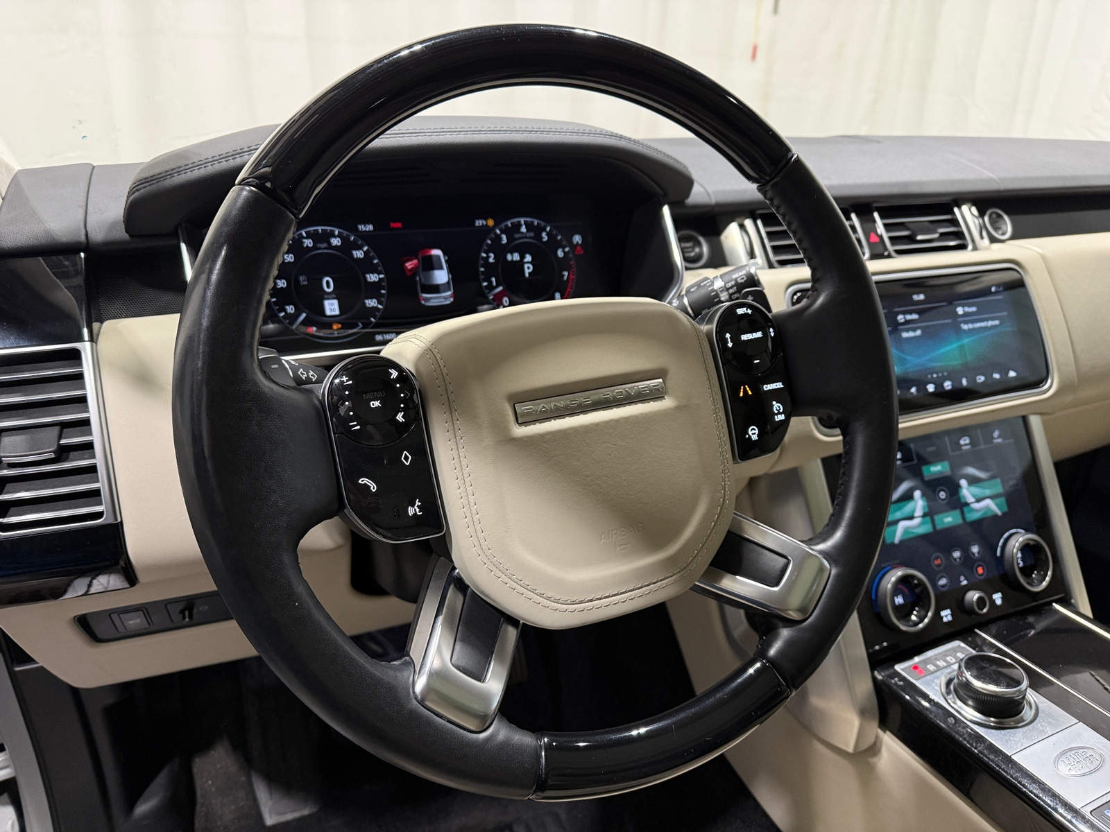 Thumbnail: 2018 Land Rover Range Rover - 4