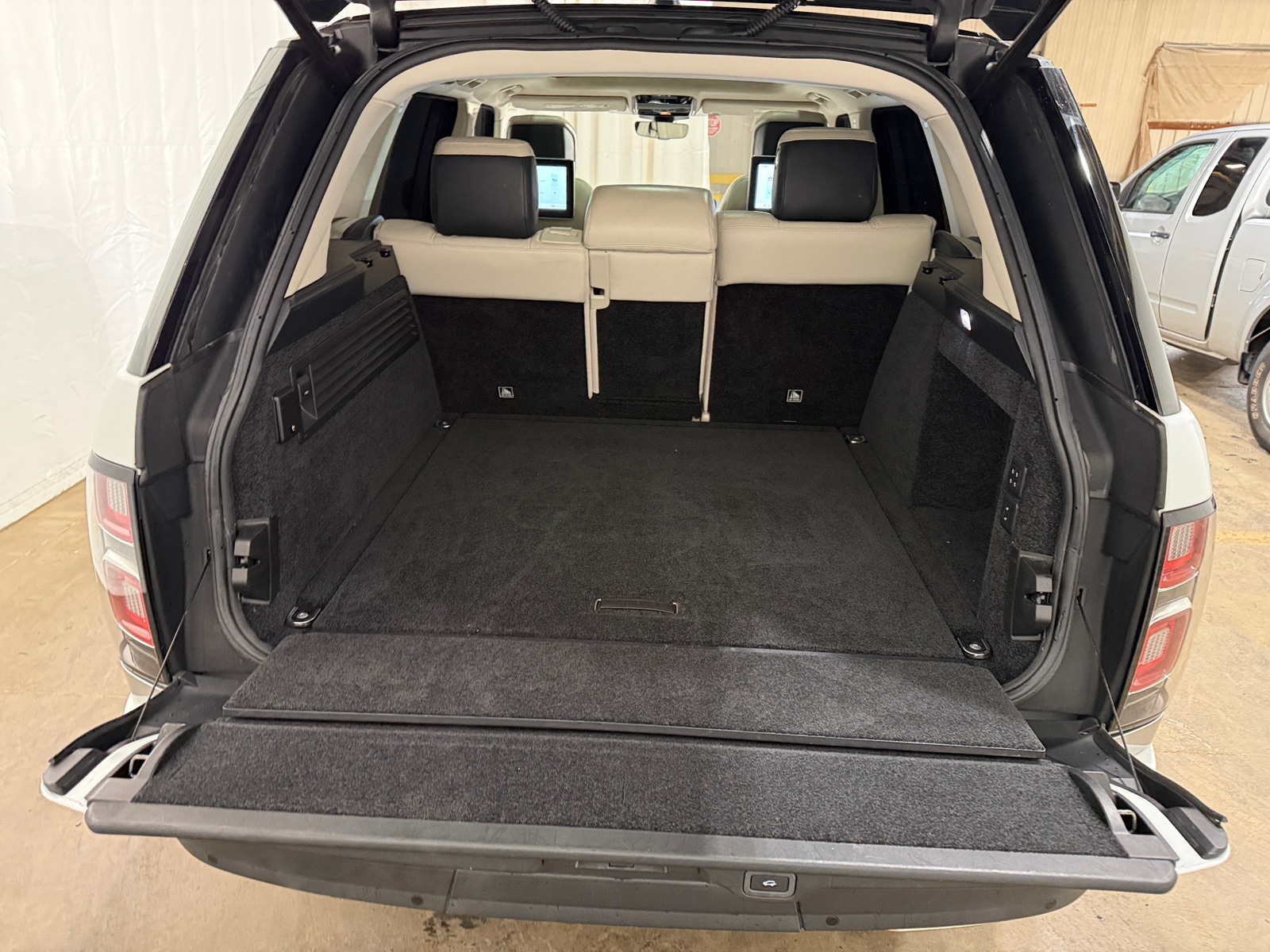 Thumbnail: 2018 Land Rover Range Rover - 6