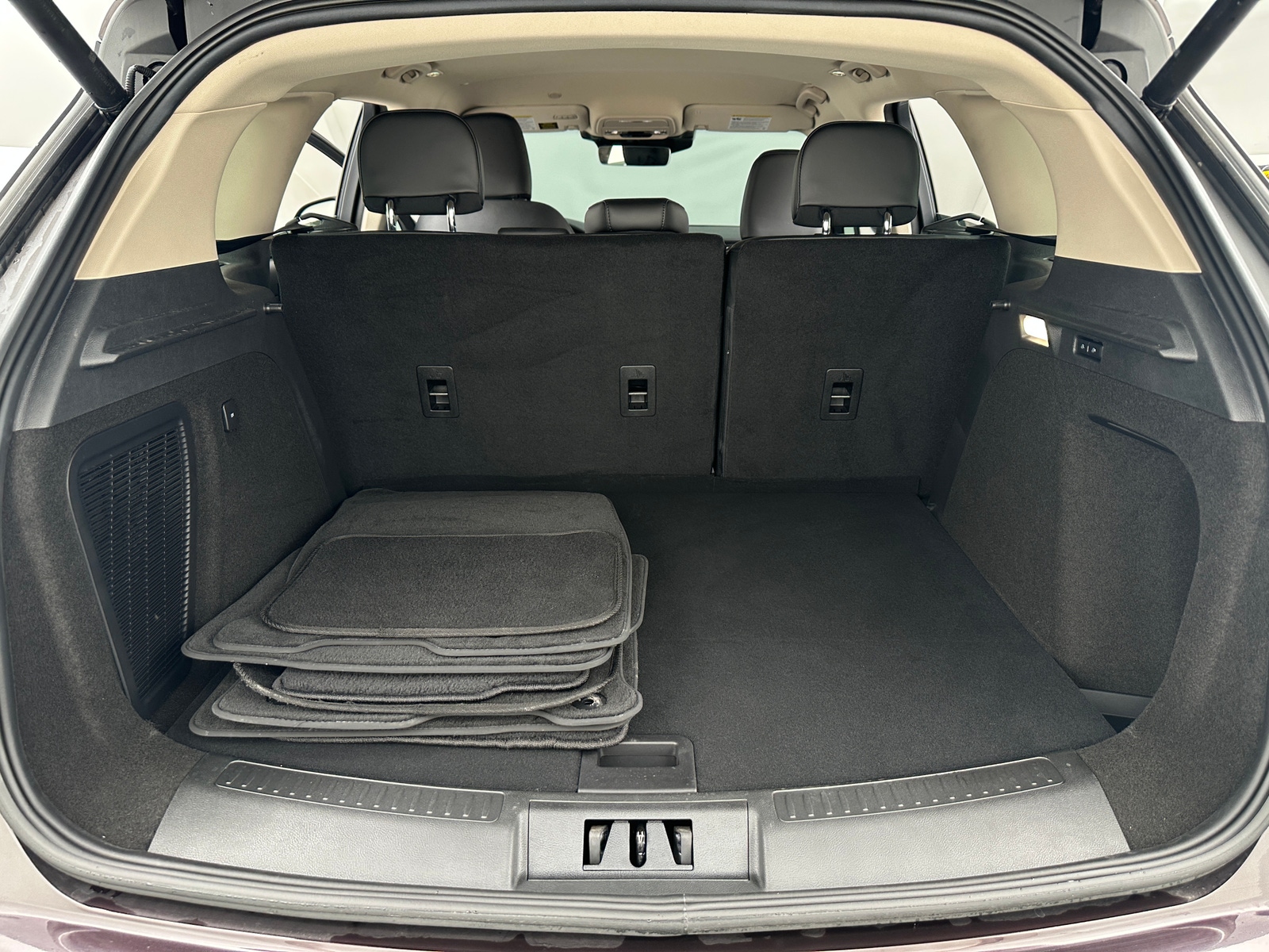 Thumbnail: 2023 Lincoln Corsair - 6