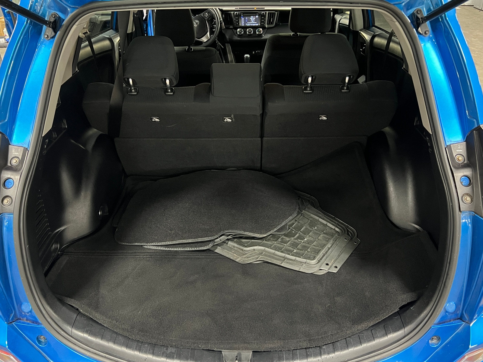 Thumbnail: 2017 Toyota RAV4 - 7