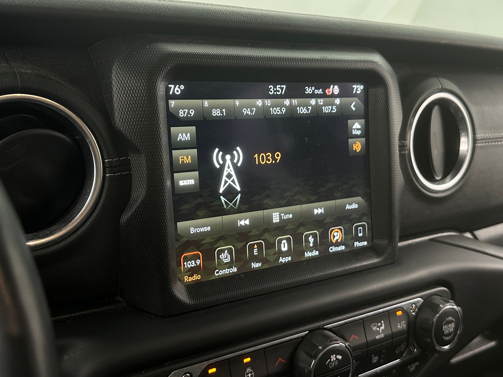 Thumbnail: 2019 Jeep Wrangler - 3