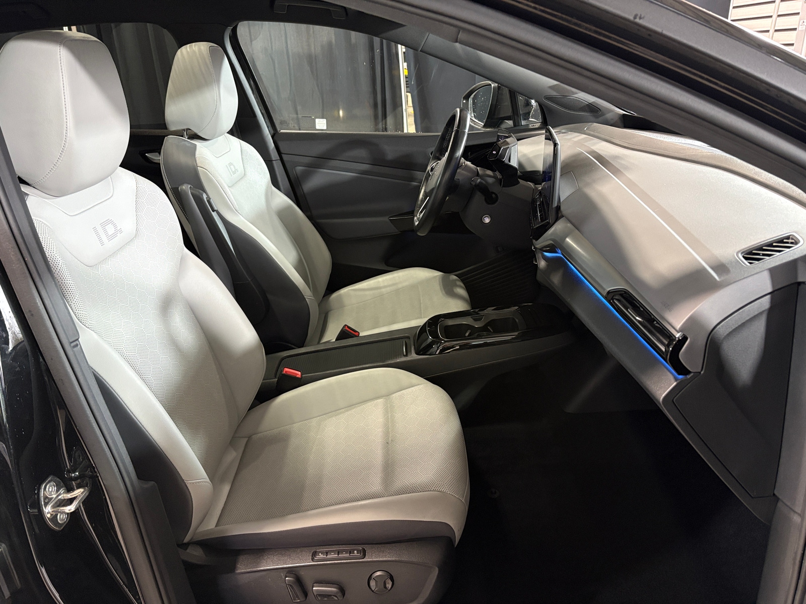 Thumbnail: 2021 Volkswagen ID.4 - 2