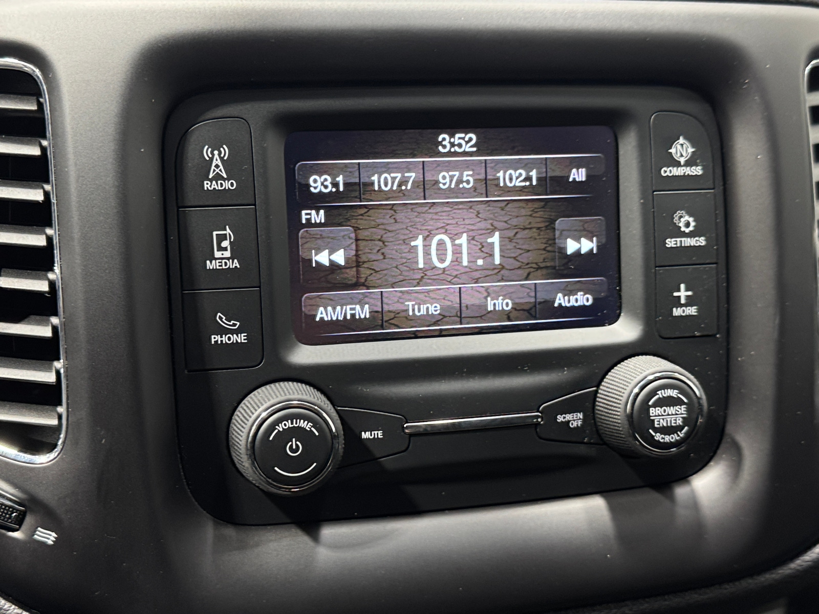 Thumbnail: 2018 Jeep Compass - 4