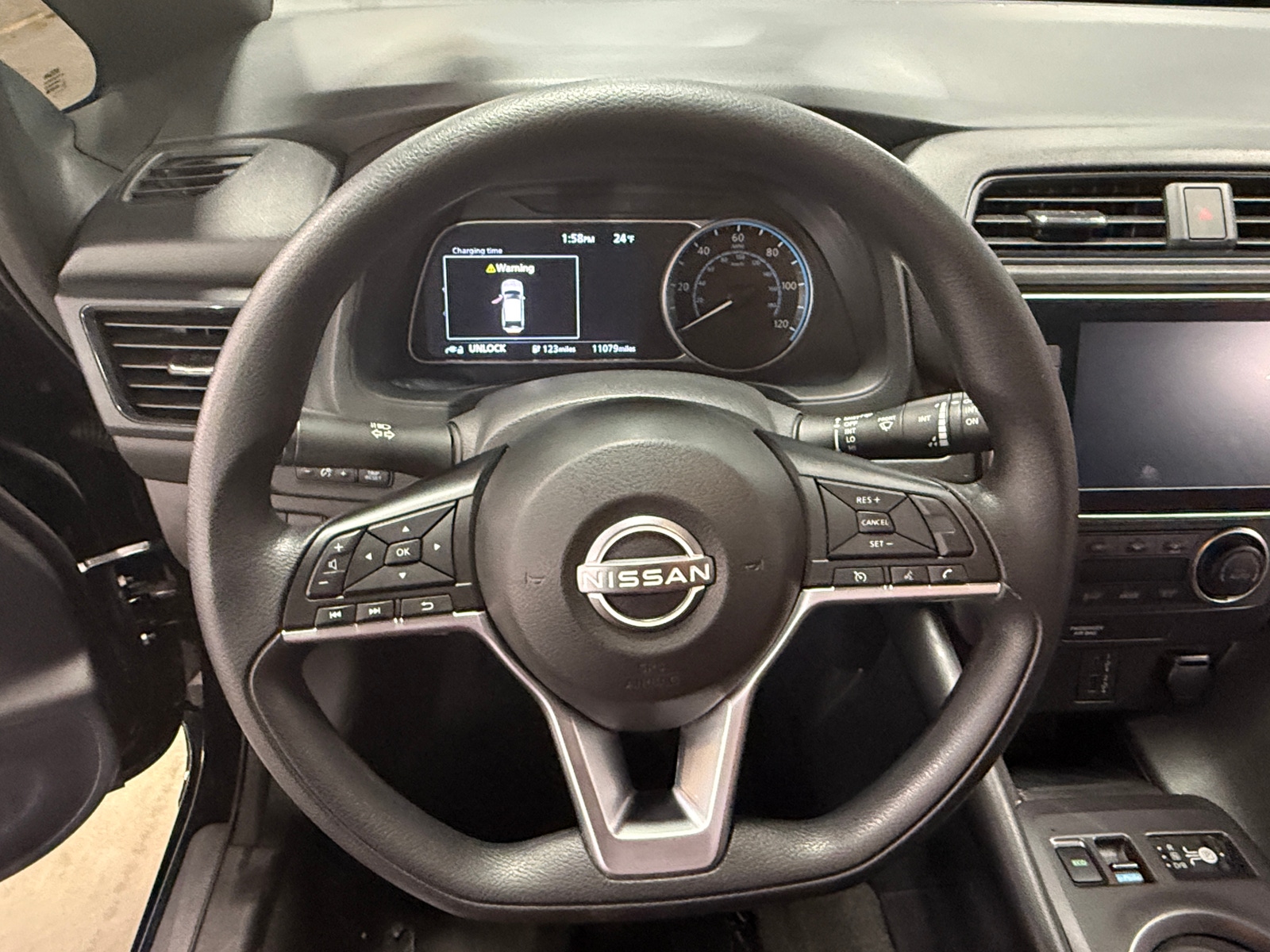 Thumbnail: 2025 Nissan Leaf - 5