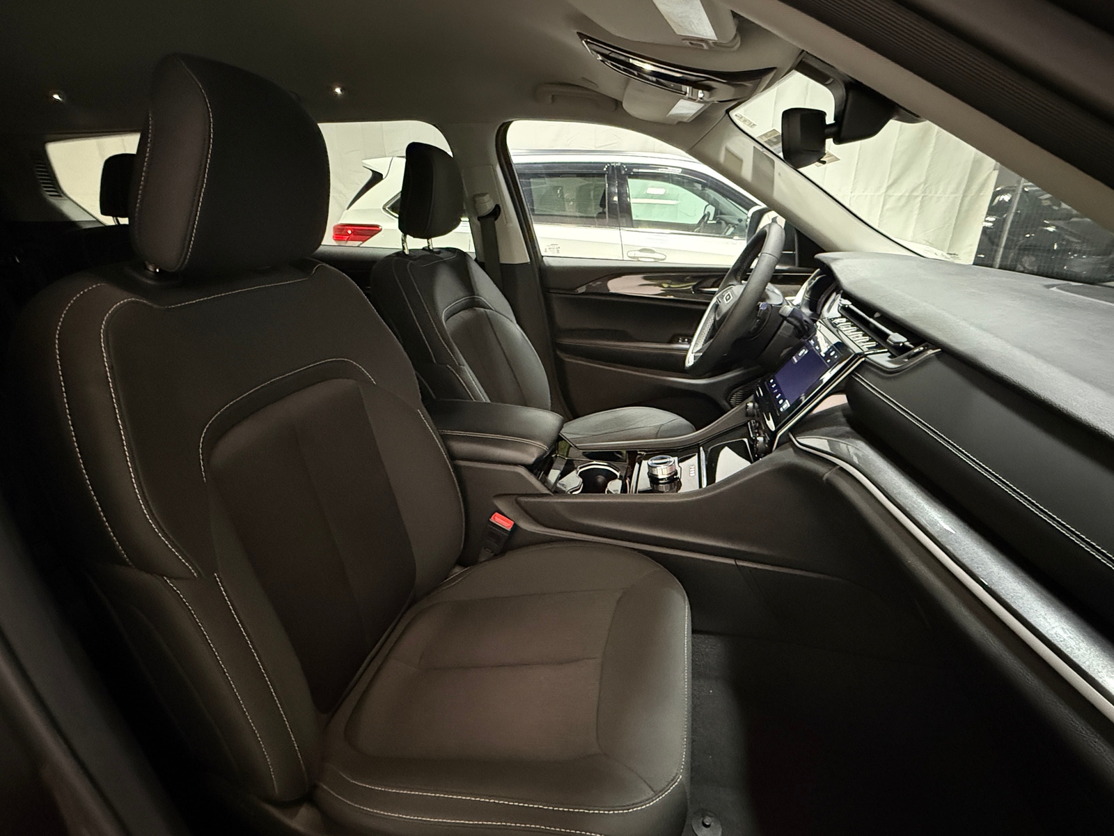 Thumbnail: 2023 Jeep Grand Cherokee L - 2