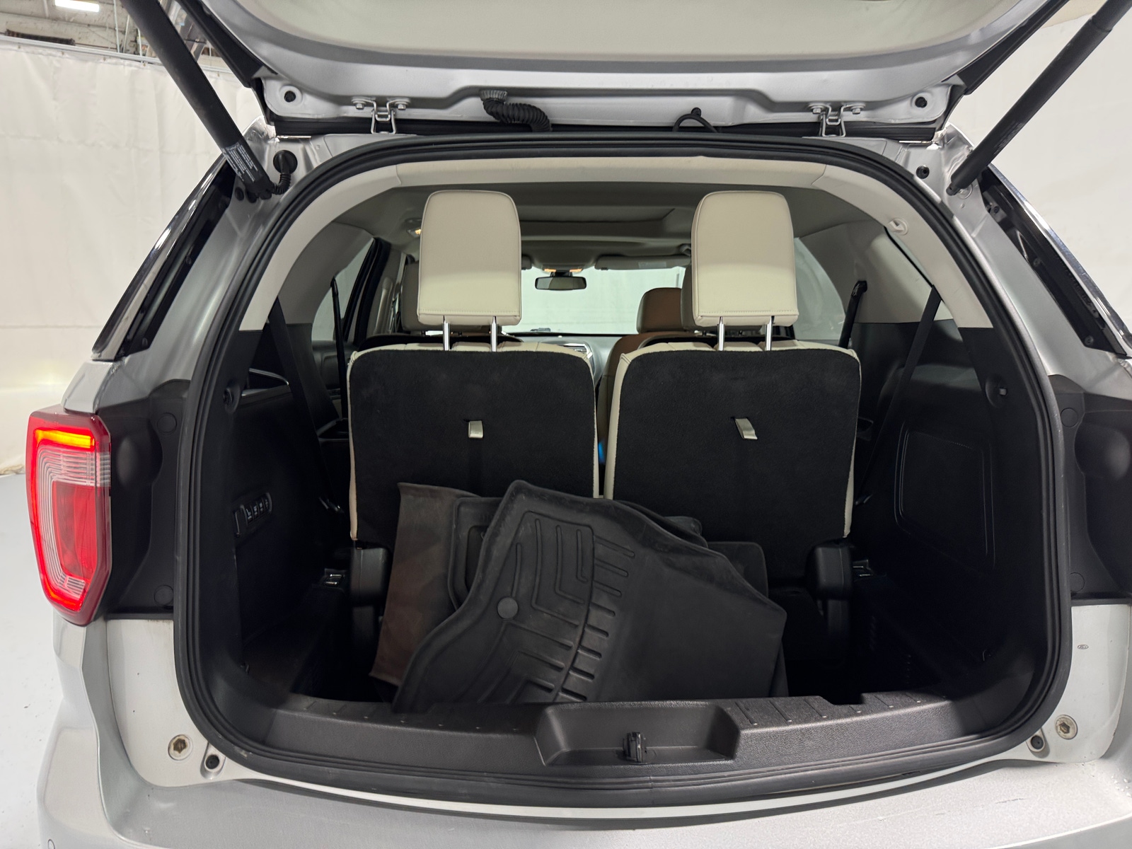 Thumbnail: 2017 Ford Explorer - 6