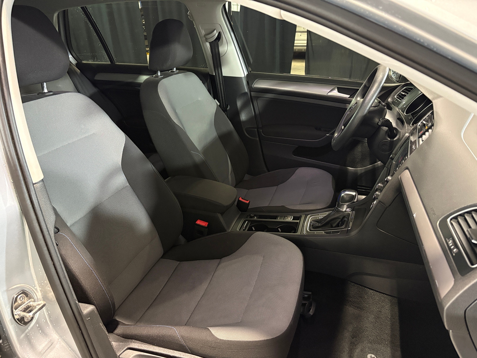 Thumbnail: 2016 Volkswagen e-Golf - 2