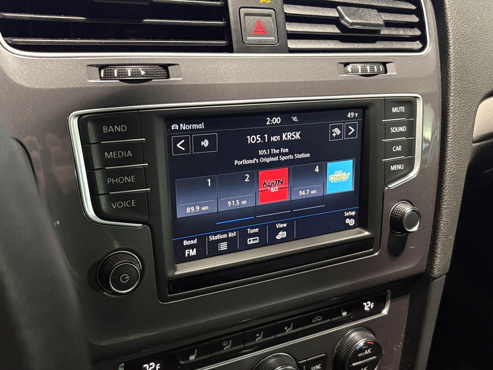 Thumbnail: 2016 Volkswagen e-Golf - 4