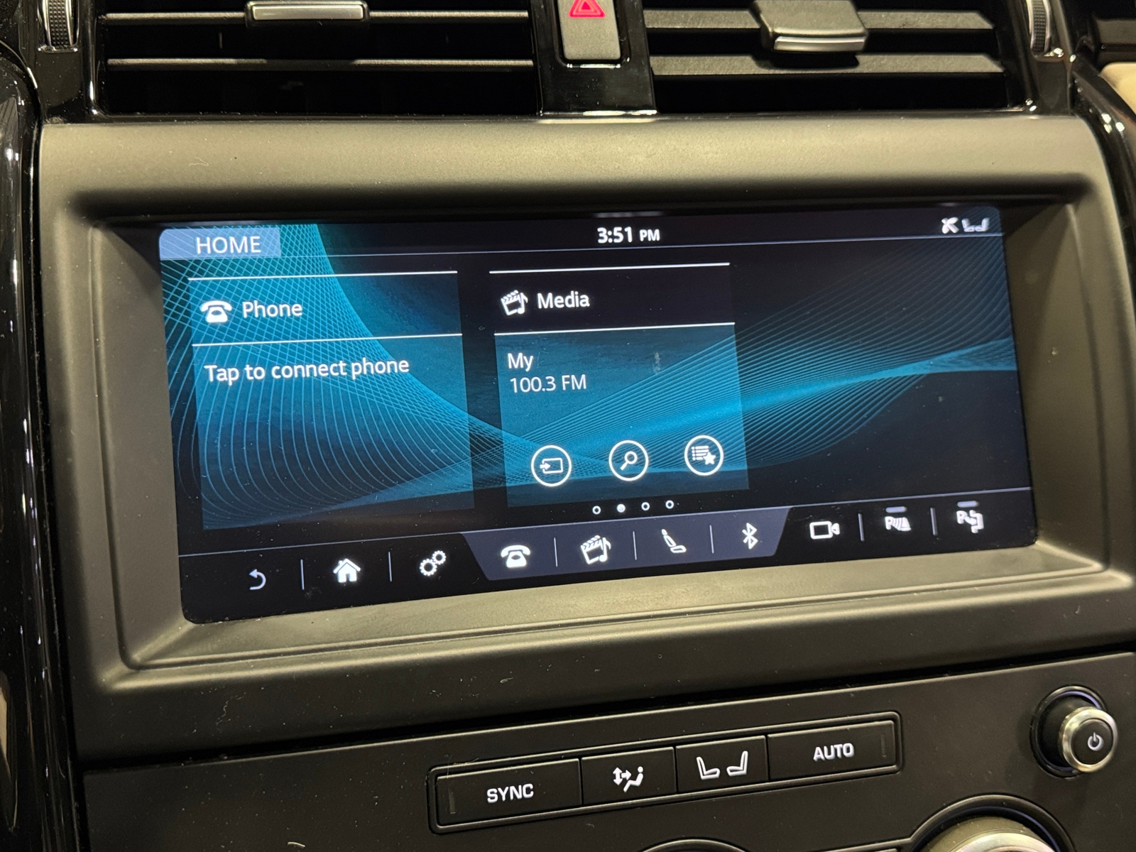 Thumbnail: 2020 Land Rover Discovery - 3