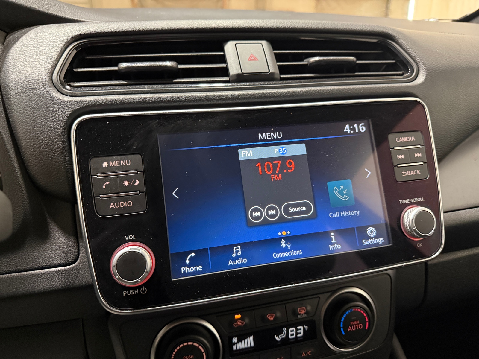 Thumbnail: 2022 Nissan Leaf - 4