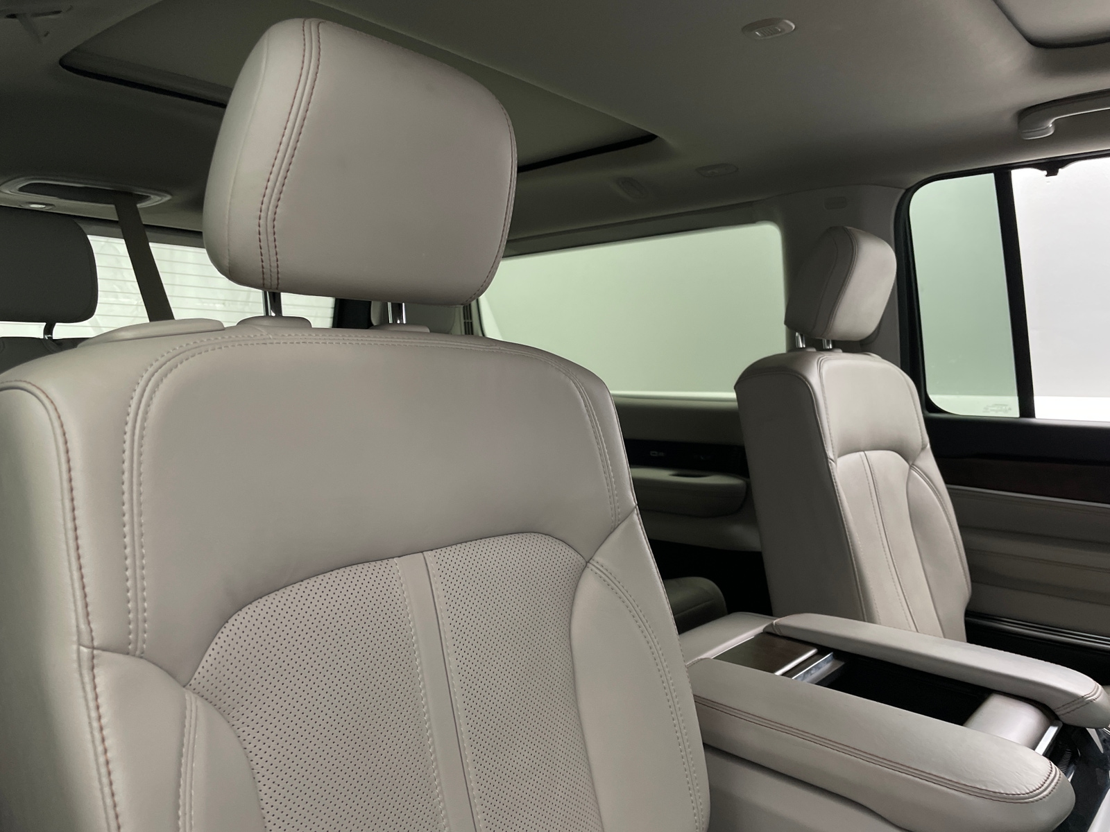 Thumbnail: 2022 Jeep Grand Wagoneer - 5