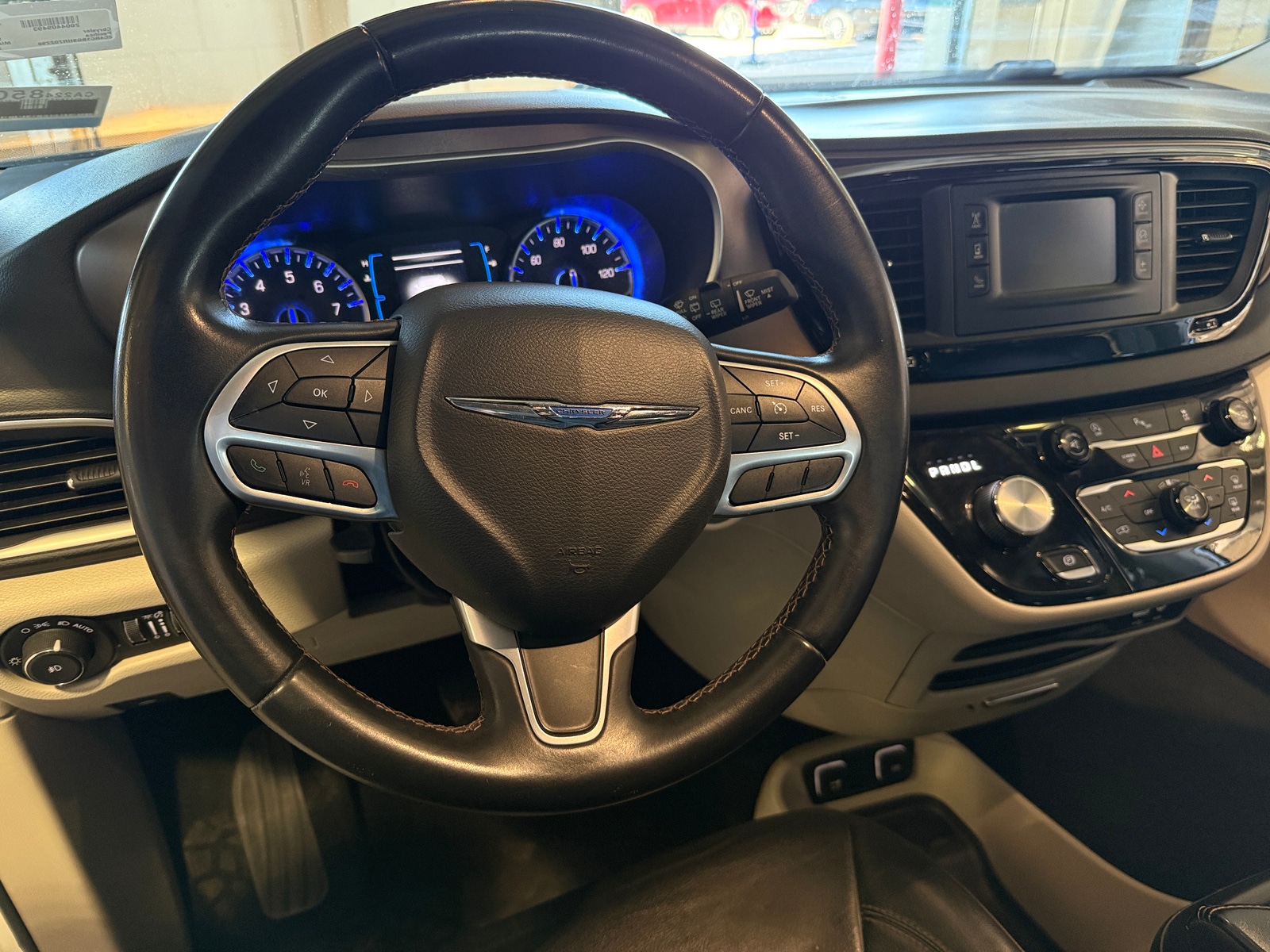 Thumbnail: 2017 Chrysler Pacifica - 4