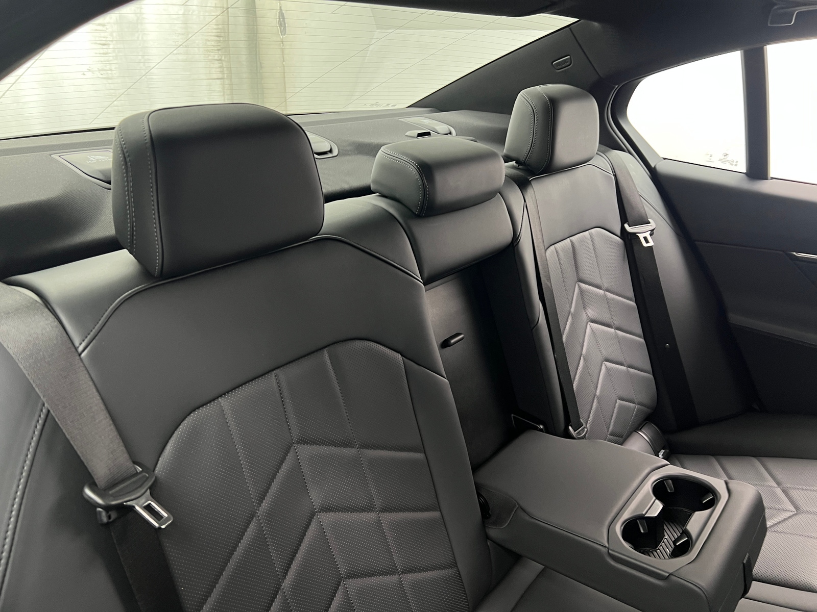 Thumbnail: 2025 BMW 5 Series - 5