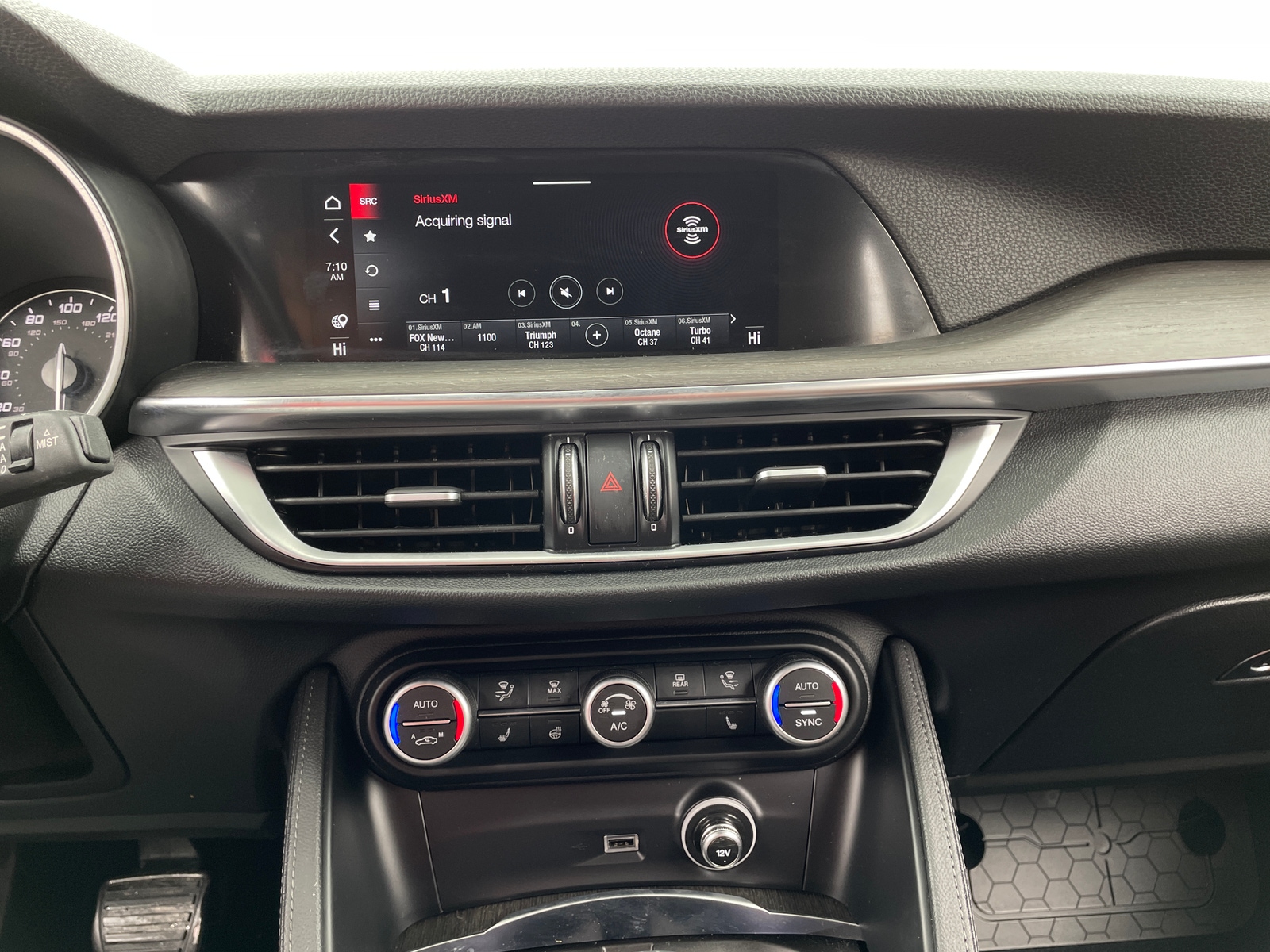 Thumbnail: 2022 Alfa Romeo Stelvio - 3