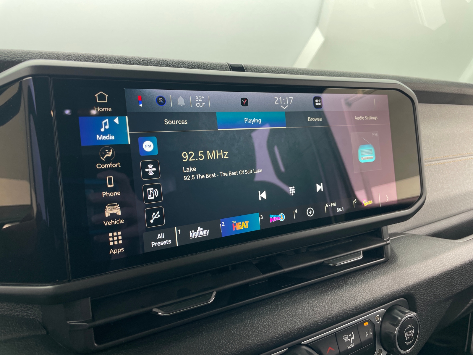 Thumbnail: 2025 Jeep Gladiator - 4