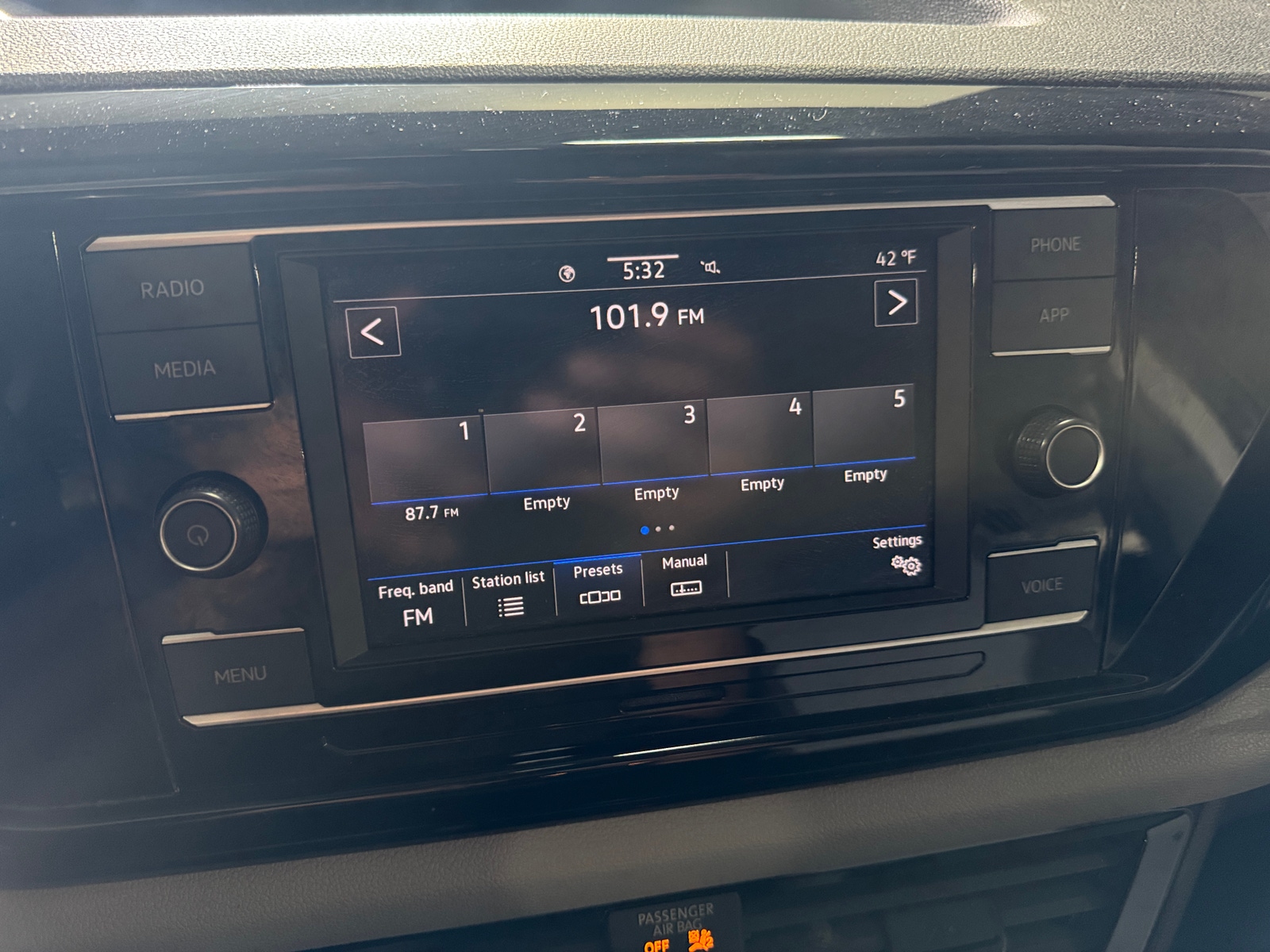 Thumbnail: 2024 Volkswagen Taos - 4