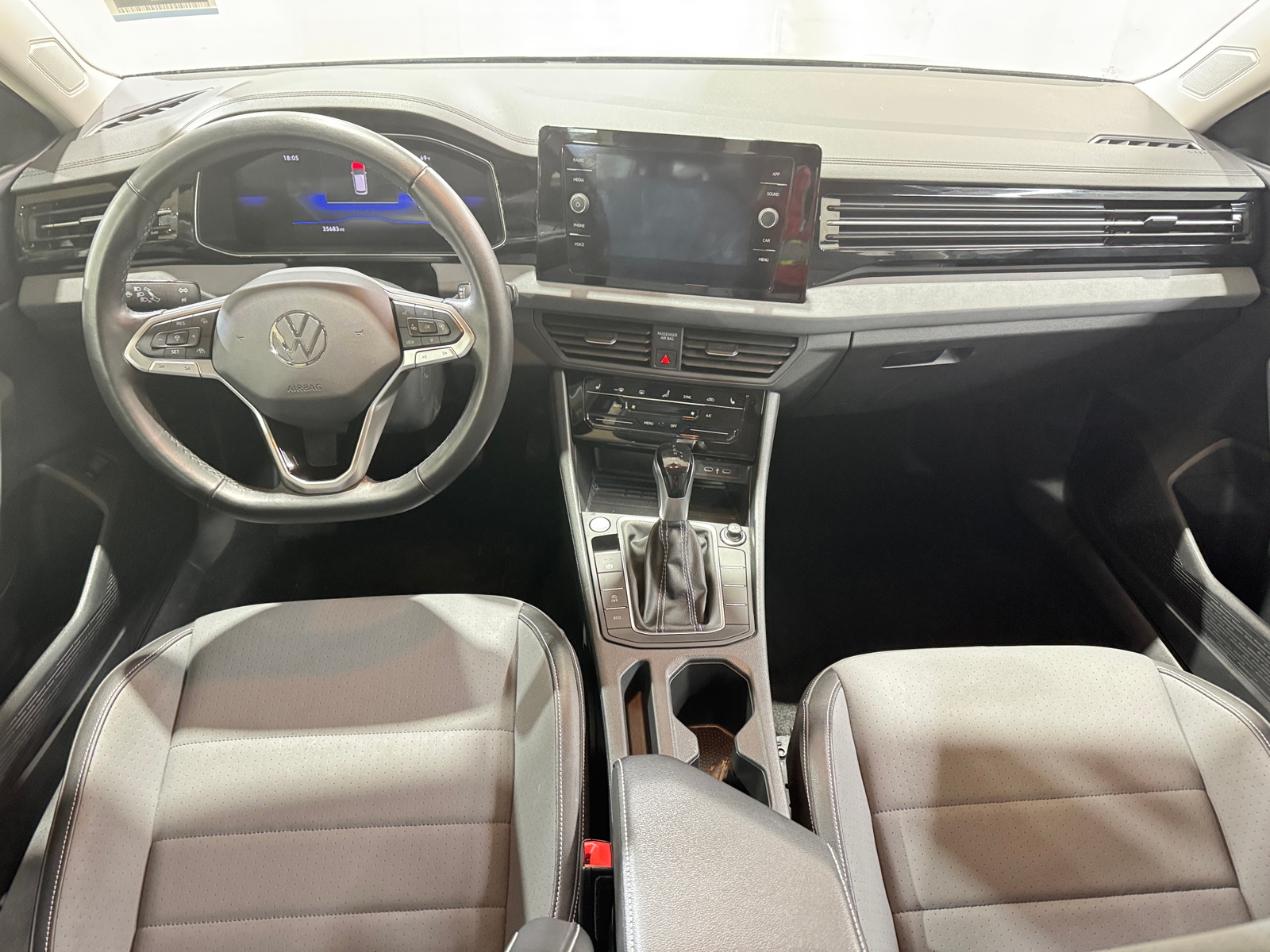 Thumbnail: 2025 Volkswagen Jetta - 2