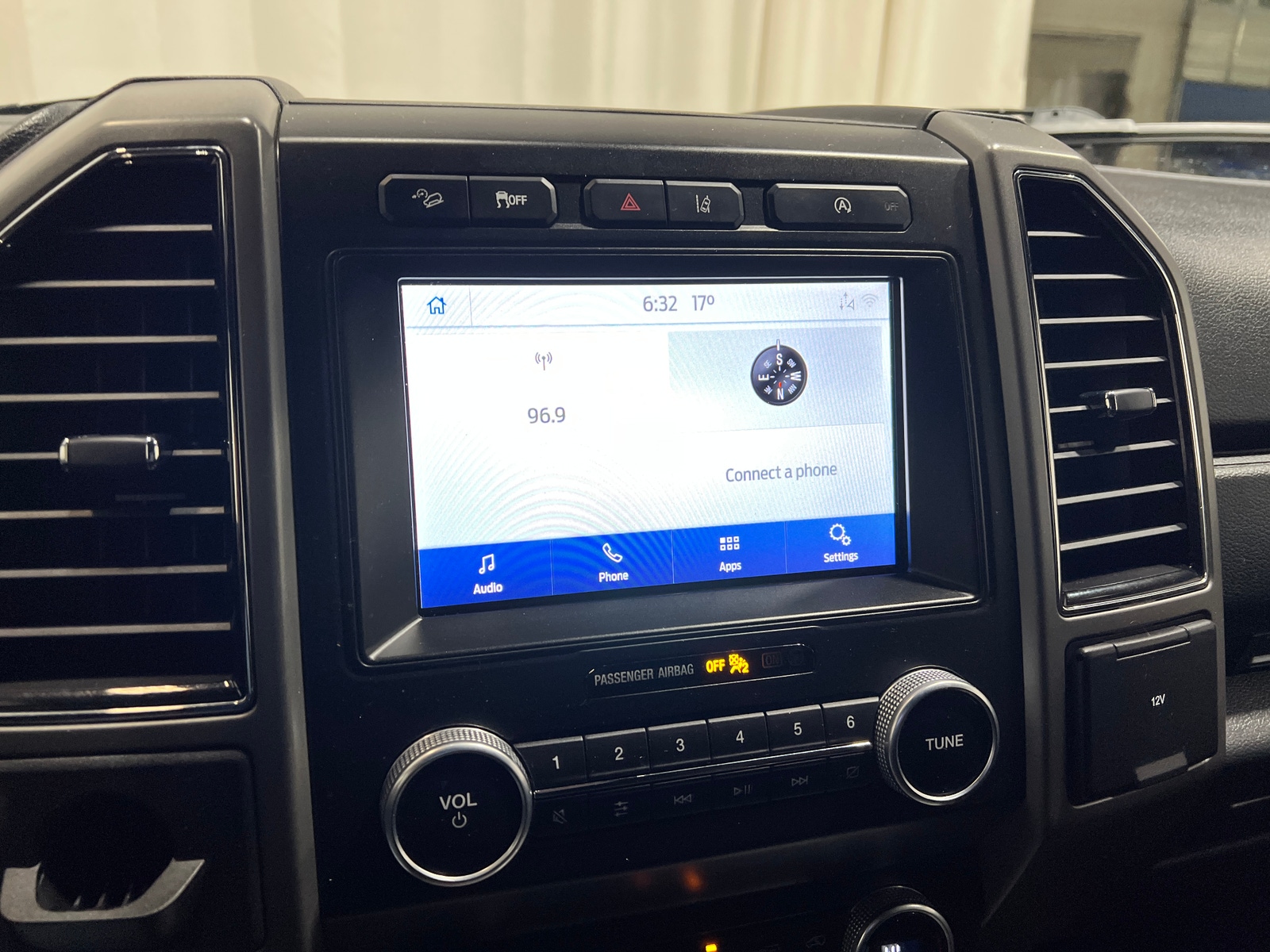 Thumbnail: 2021 Ford Expedition - 4