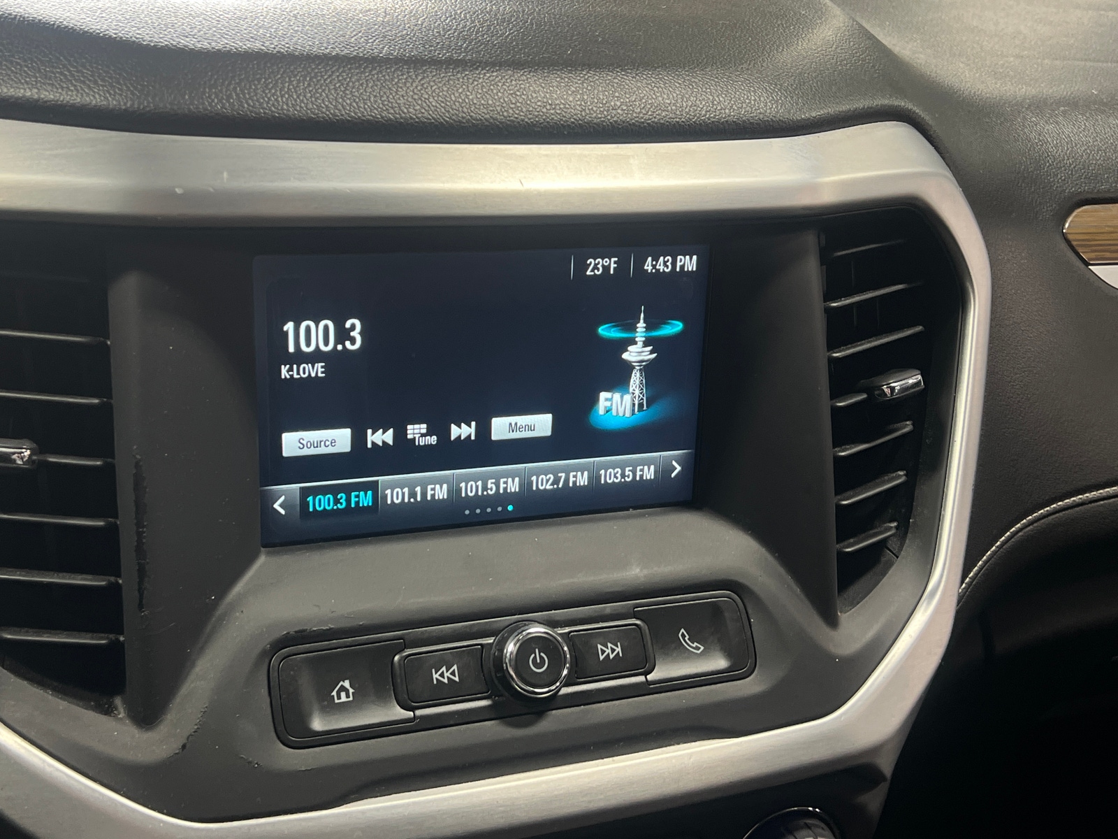 Thumbnail: 2017 GMC Acadia - 4