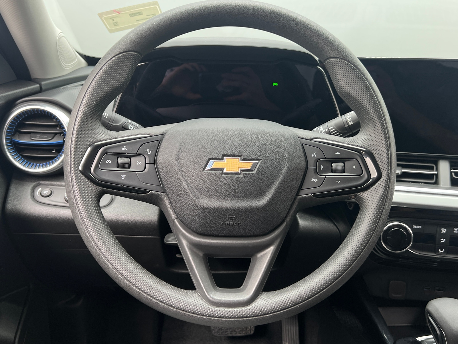 Thumbnail: 2025 Chevrolet Trax - 5