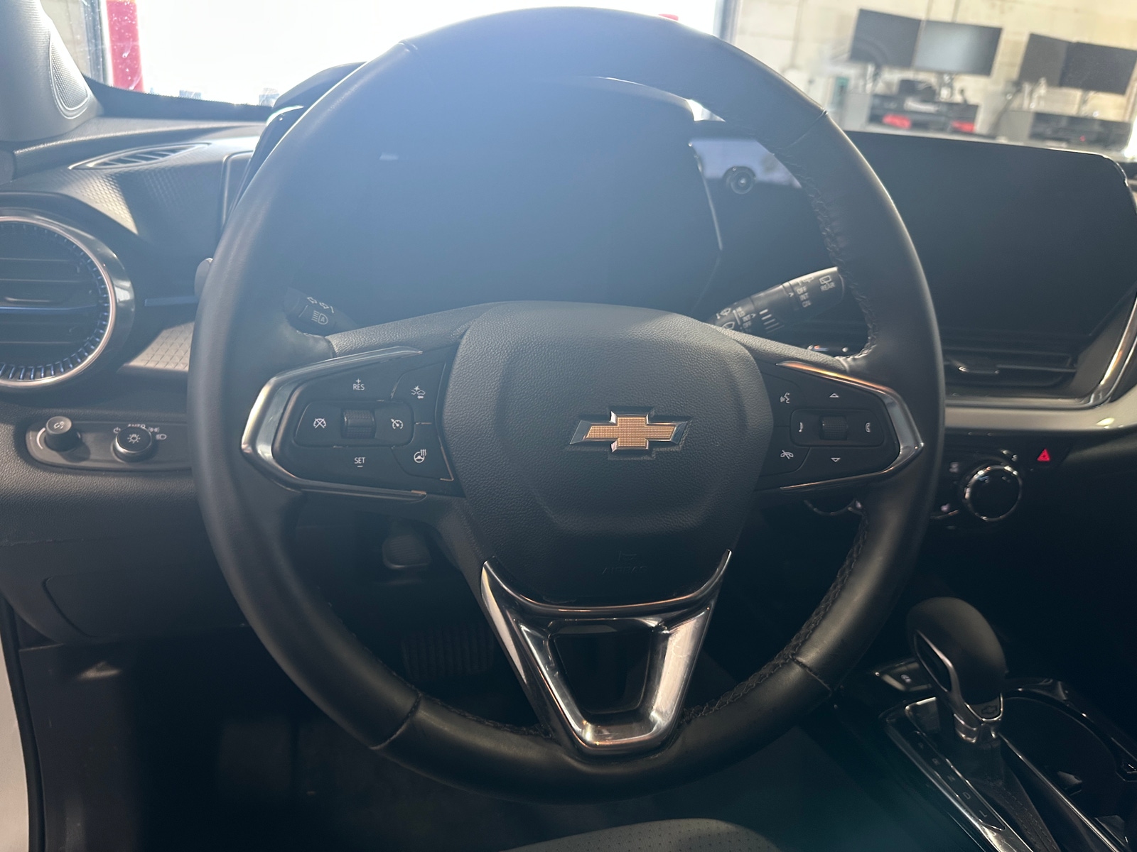 Thumbnail: 2025 Chevrolet Trax - 5