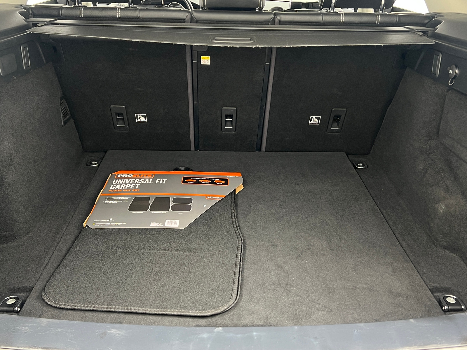 Thumbnail: 2018 Land Rover Range Rover Velar - 6