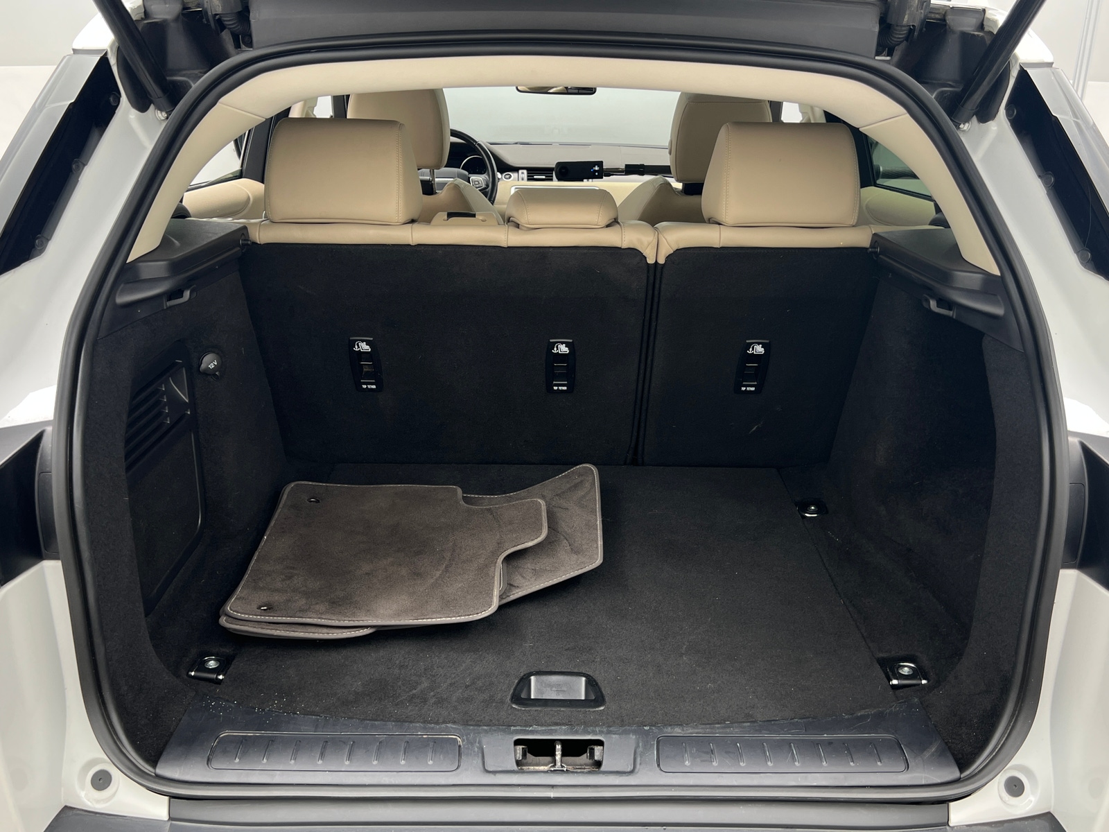 Thumbnail: 2019 Land Rover Range Rover Evoque - 6