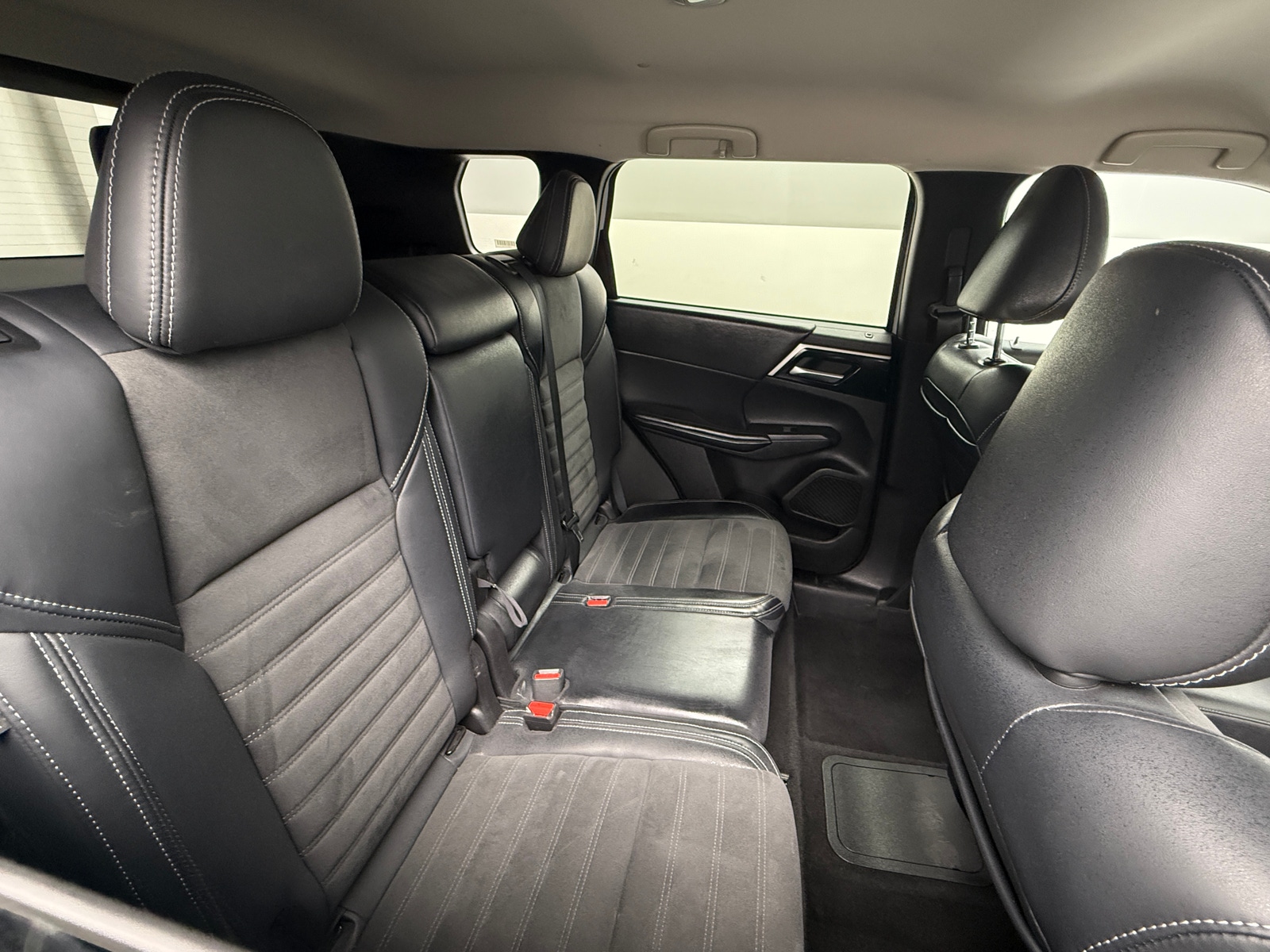 Thumbnail: 2023 Mitsubishi Outlander - 5