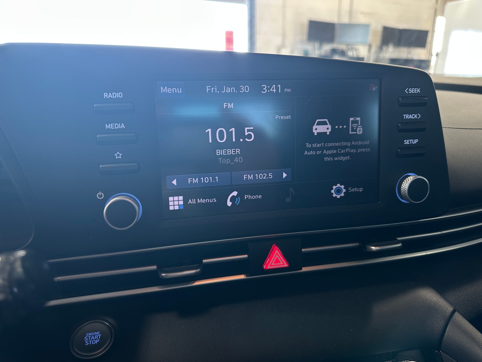 Thumbnail: 2023 Hyundai Elantra - 4