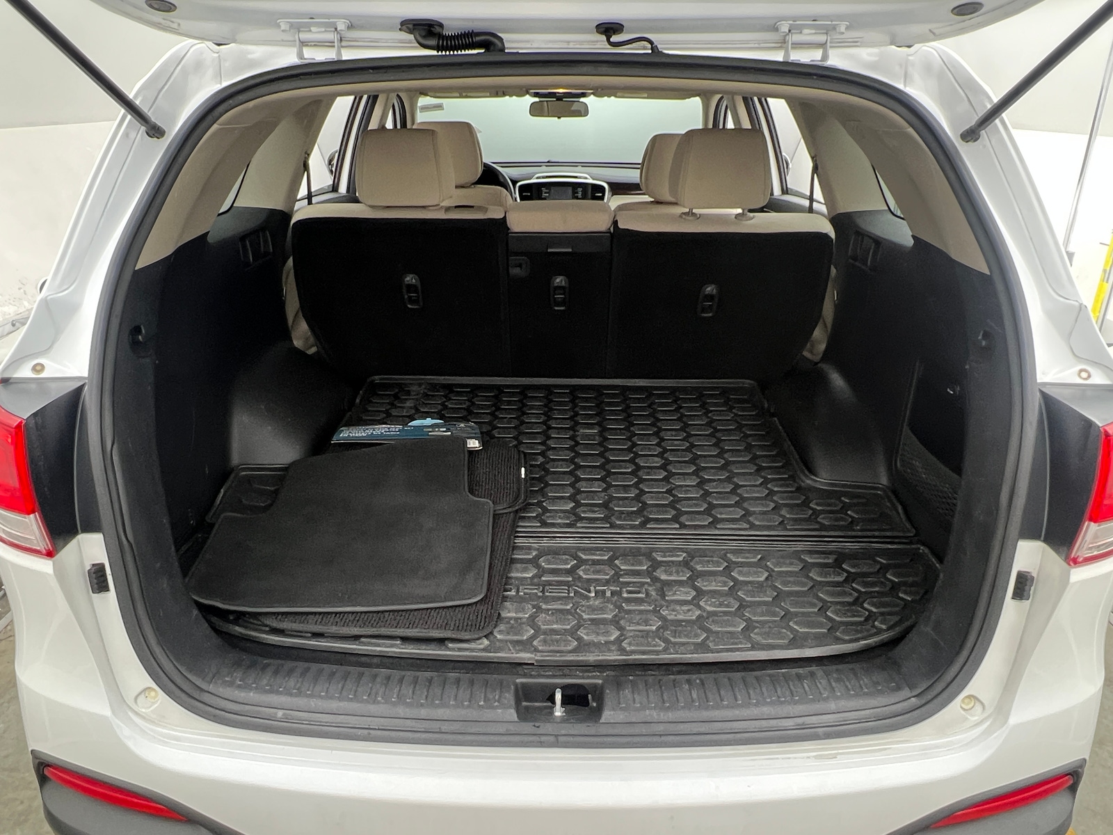 Thumbnail: 2016 Kia Sorento - 7