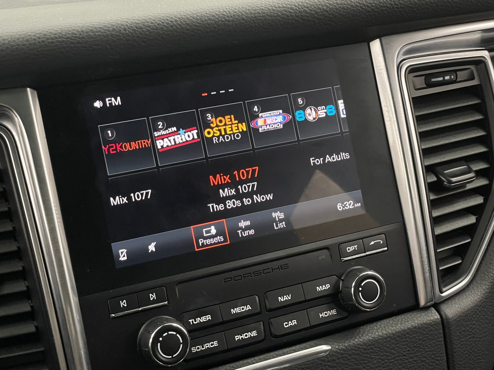 Thumbnail: 2018 Porsche Macan - 3