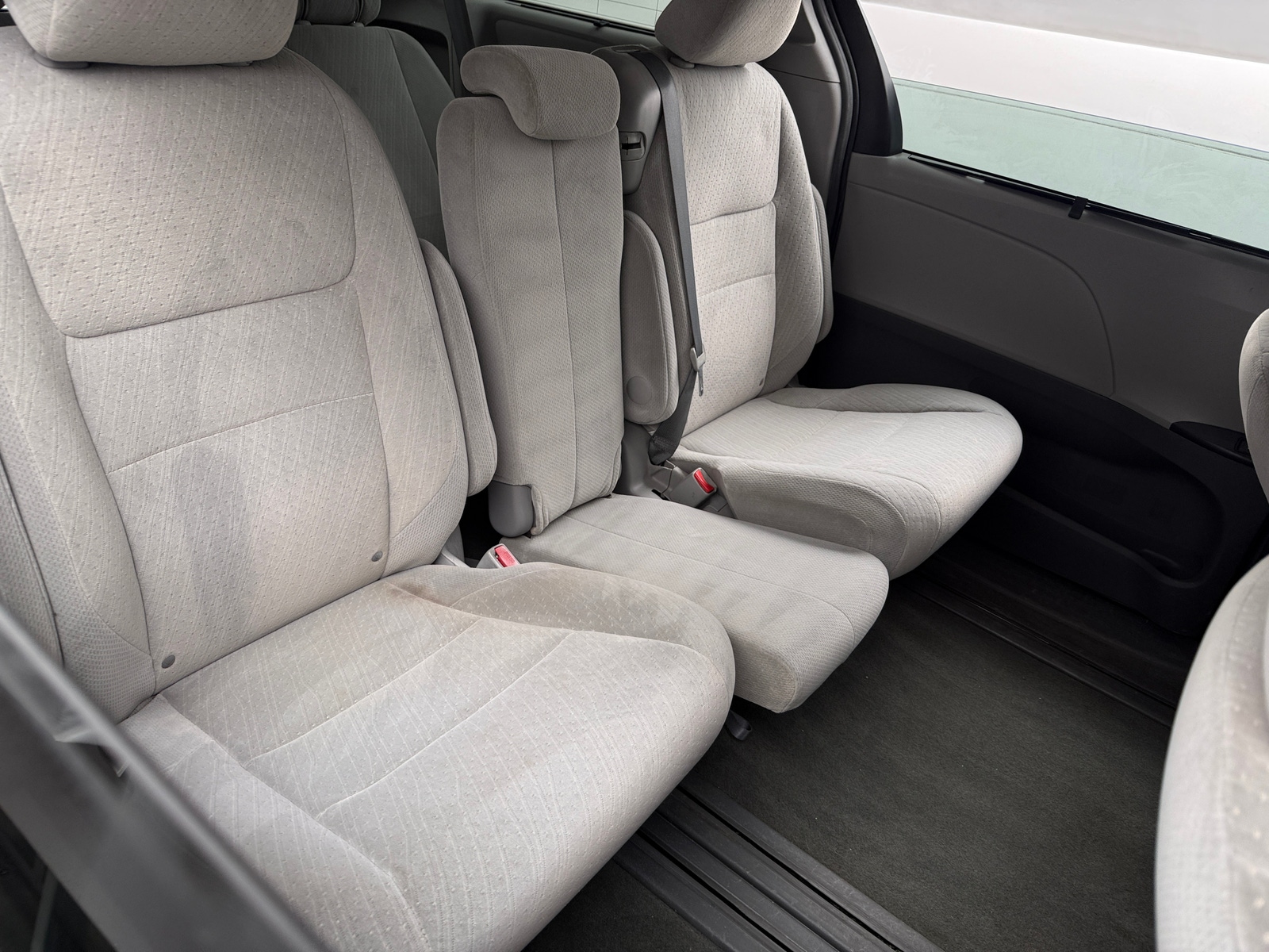 Thumbnail: 2017 Toyota Sienna - 6