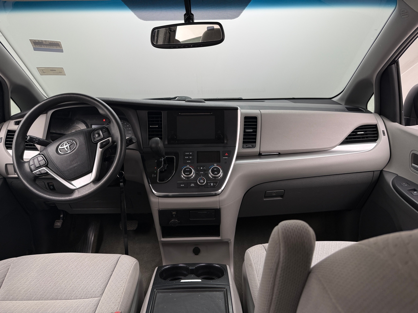 Thumbnail: 2017 Toyota Sienna - 3