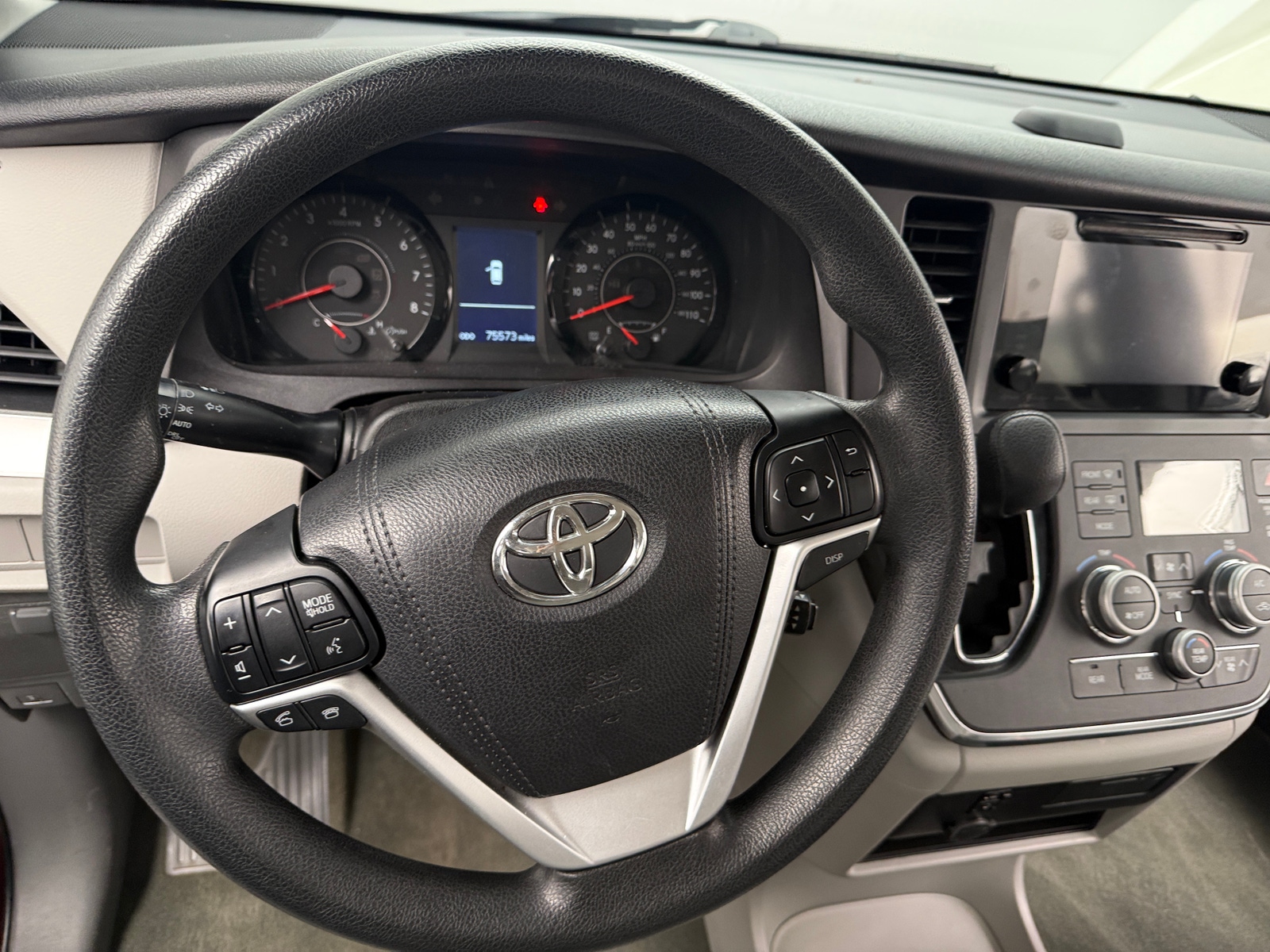 Thumbnail: 2017 Toyota Sienna - 5