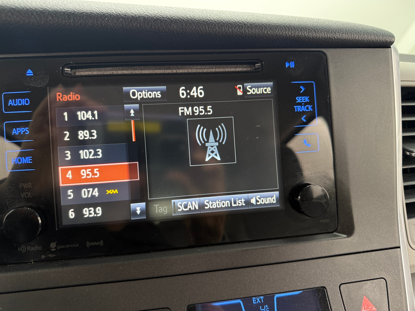 Thumbnail: 2017 Toyota Sienna - 4