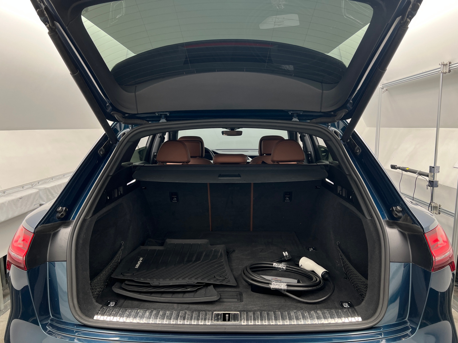 Thumbnail: 2019 Audi e-tron - 6