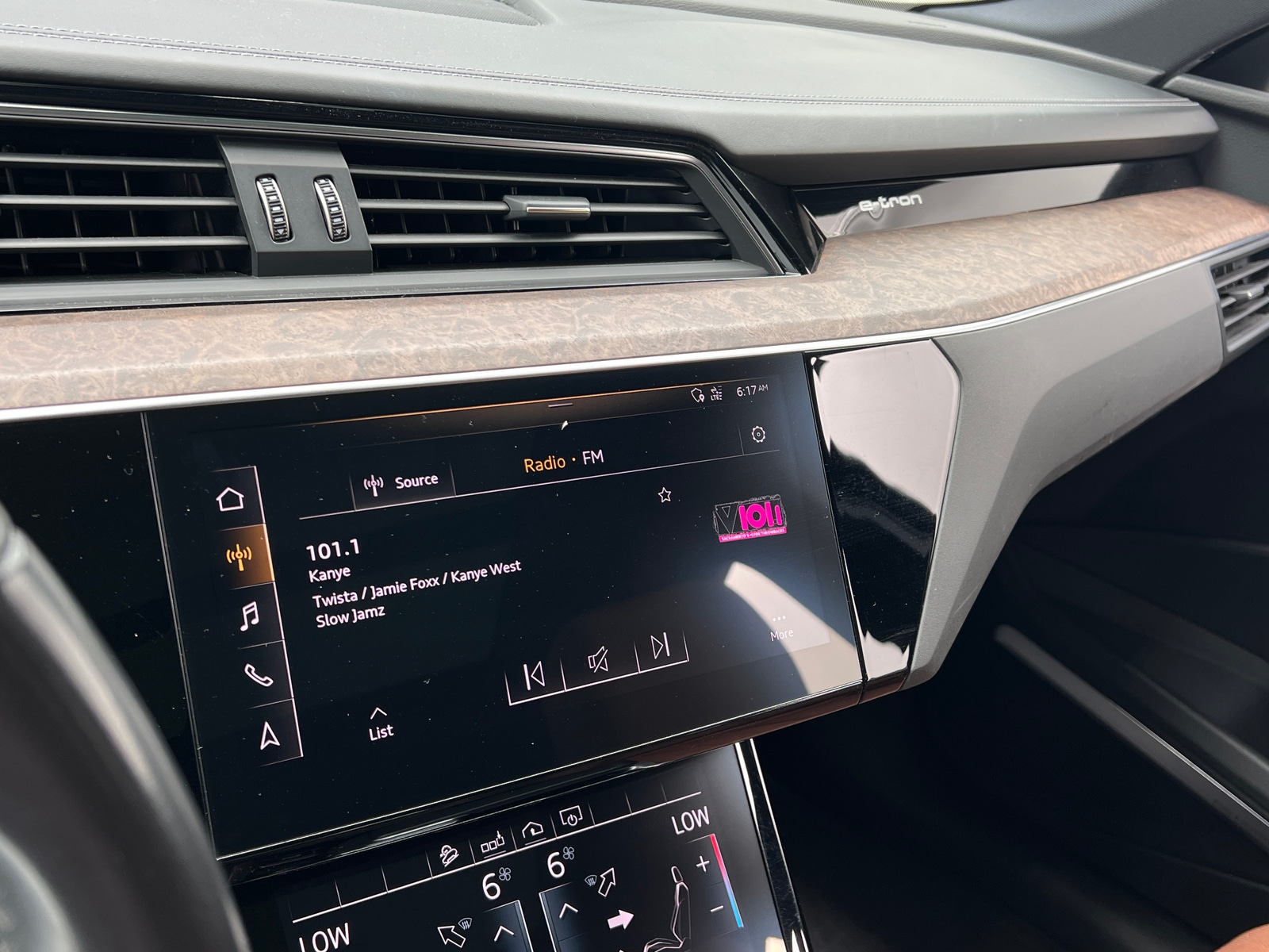 Thumbnail: 2019 Audi e-tron - 3