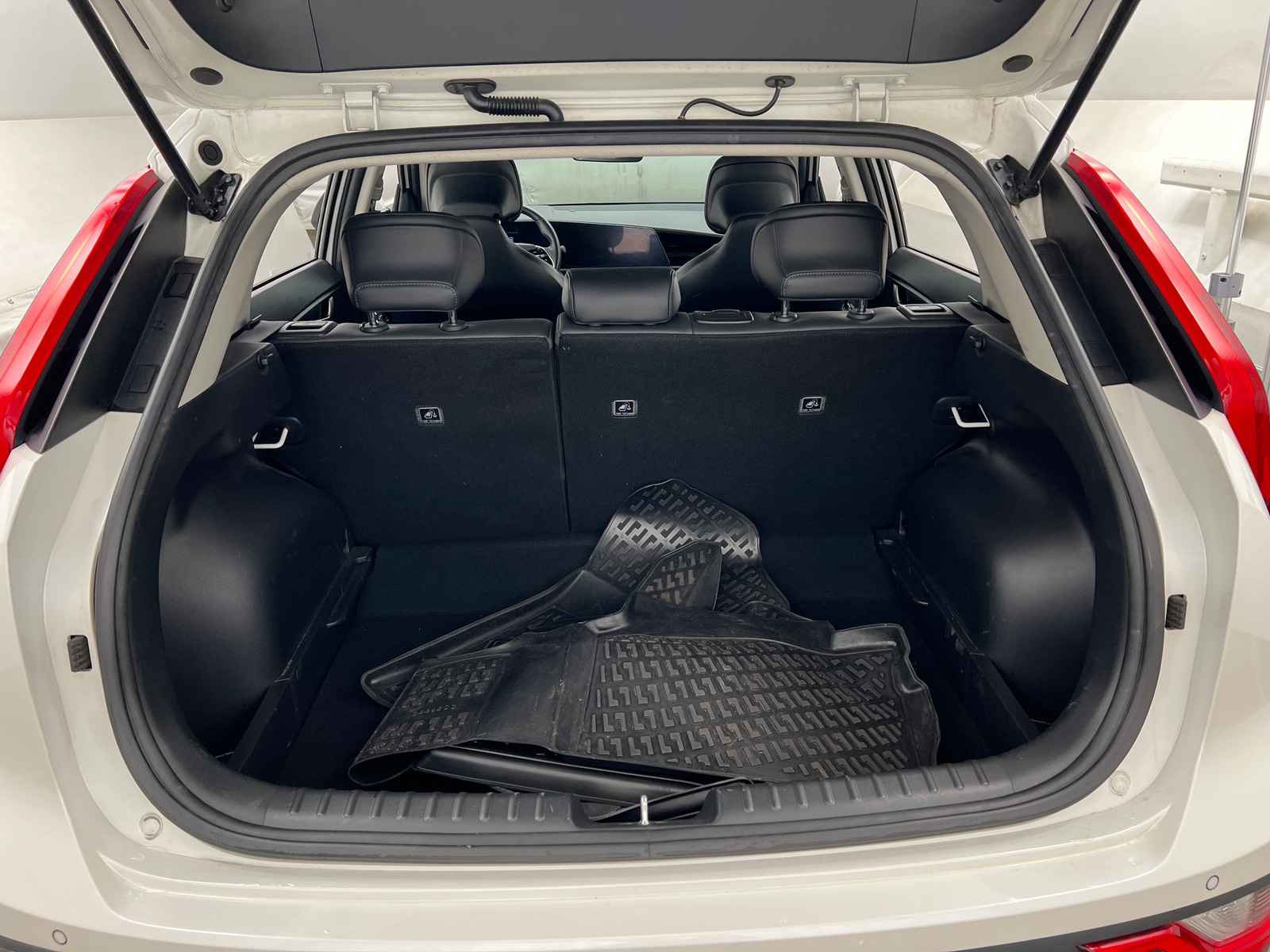 Thumbnail: 2023 Kia Niro - 6