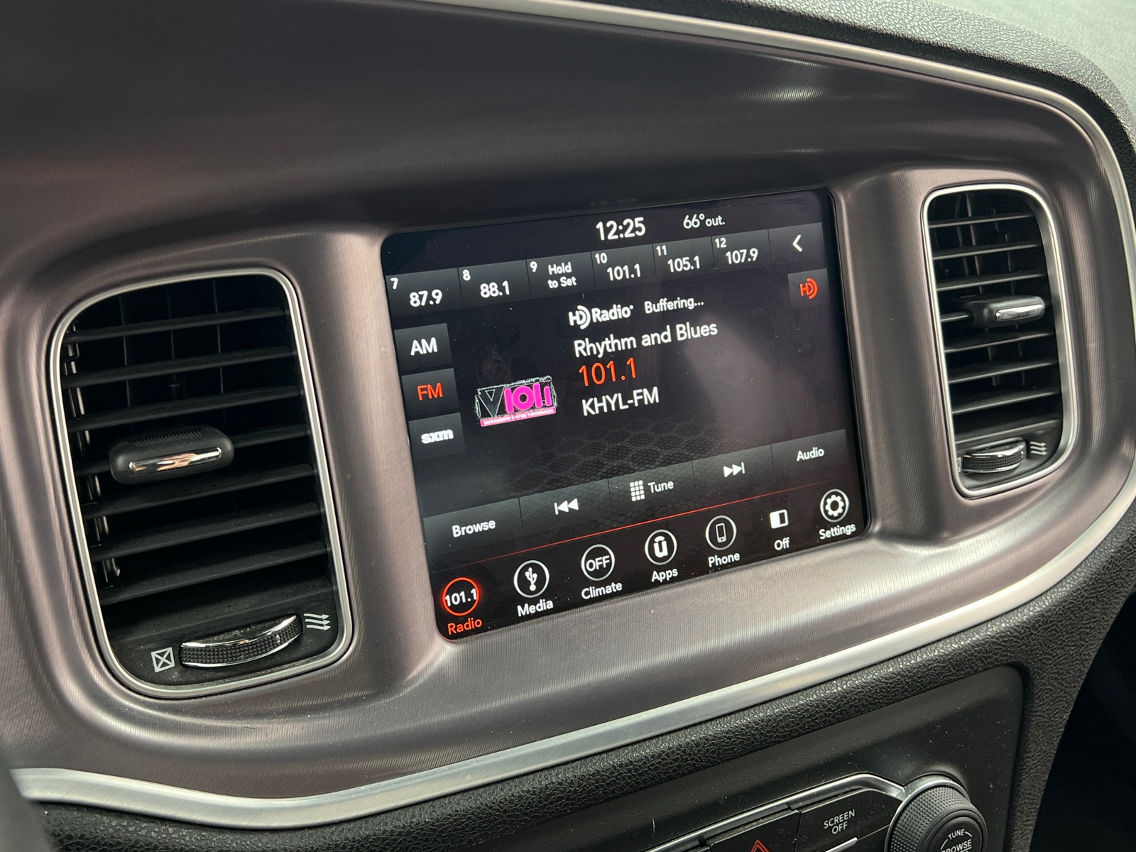 Thumbnail: 2019 Dodge Charger - 4