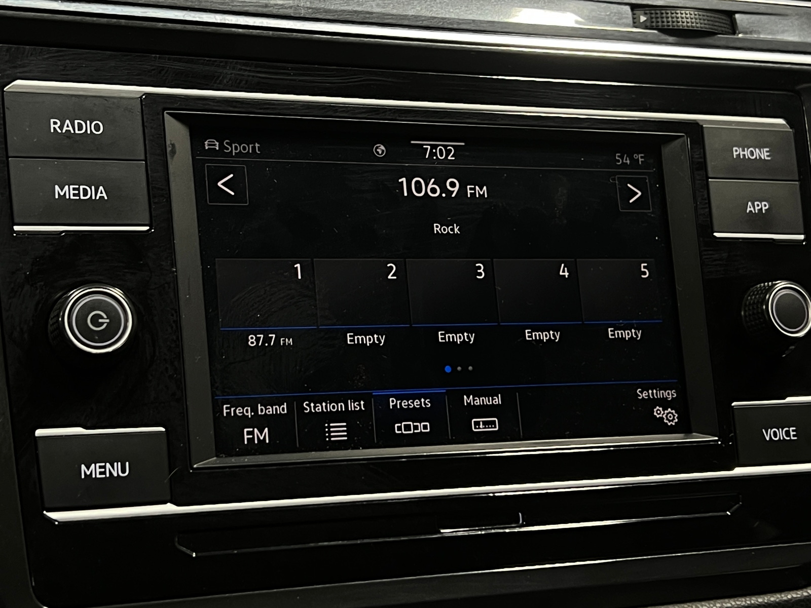 Thumbnail: 2021 Volkswagen Tiguan - 4