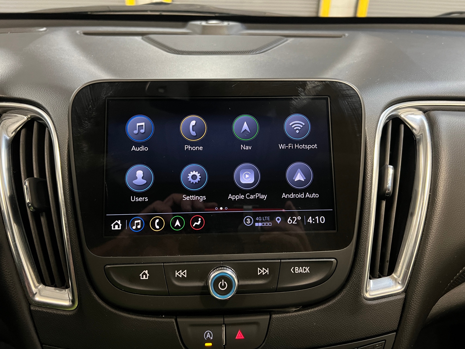 Thumbnail: 2024 Chevrolet Malibu - 3