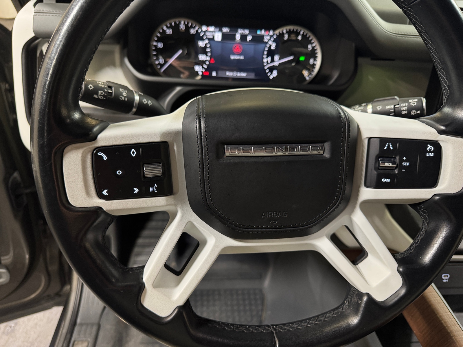 Thumbnail: 2023 Land Rover Defender - 4