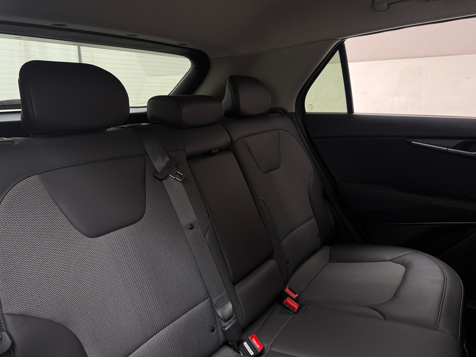 Thumbnail: 2023 Kia Niro - 5