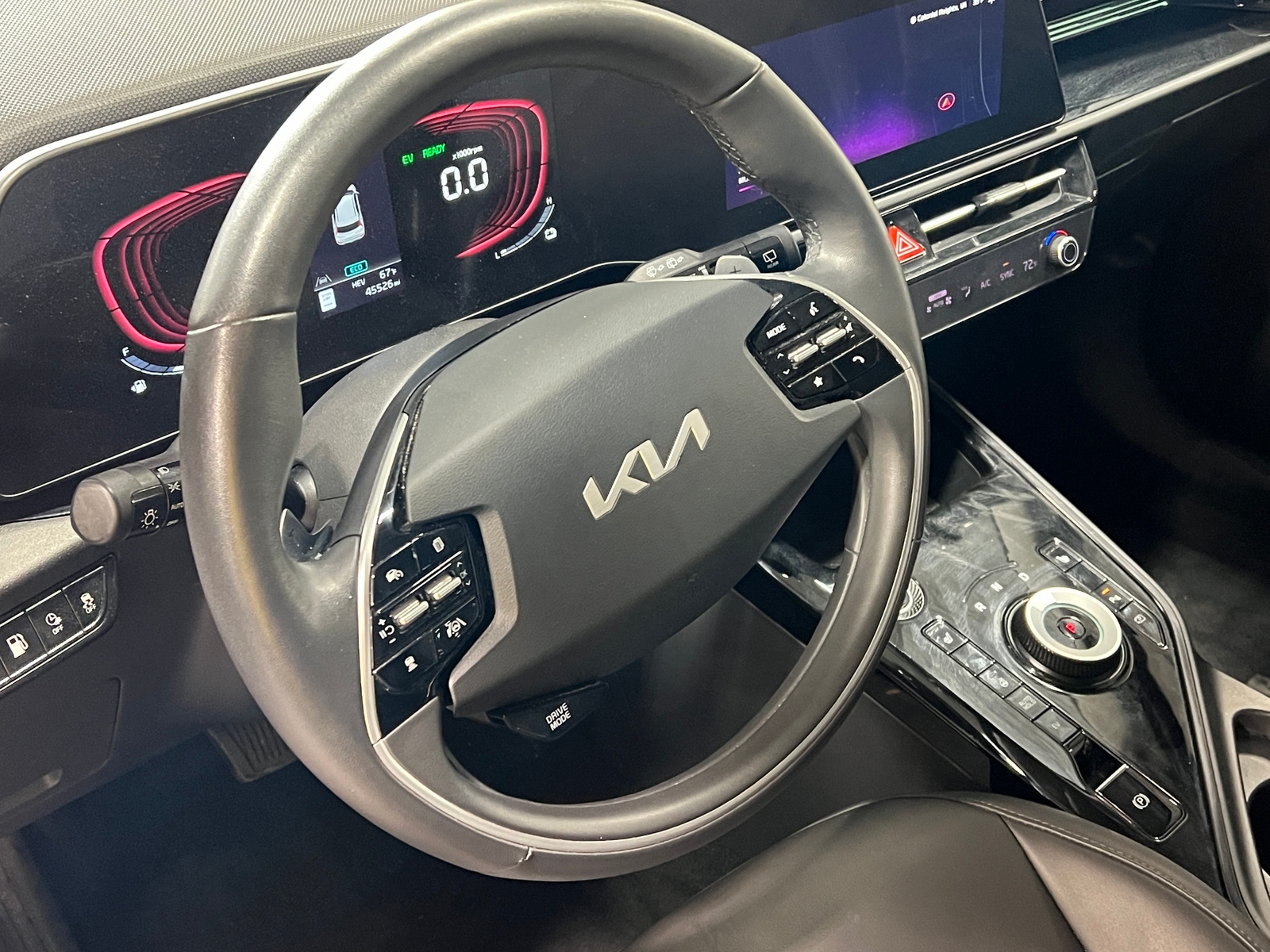 Thumbnail: 2023 Kia Niro - 4