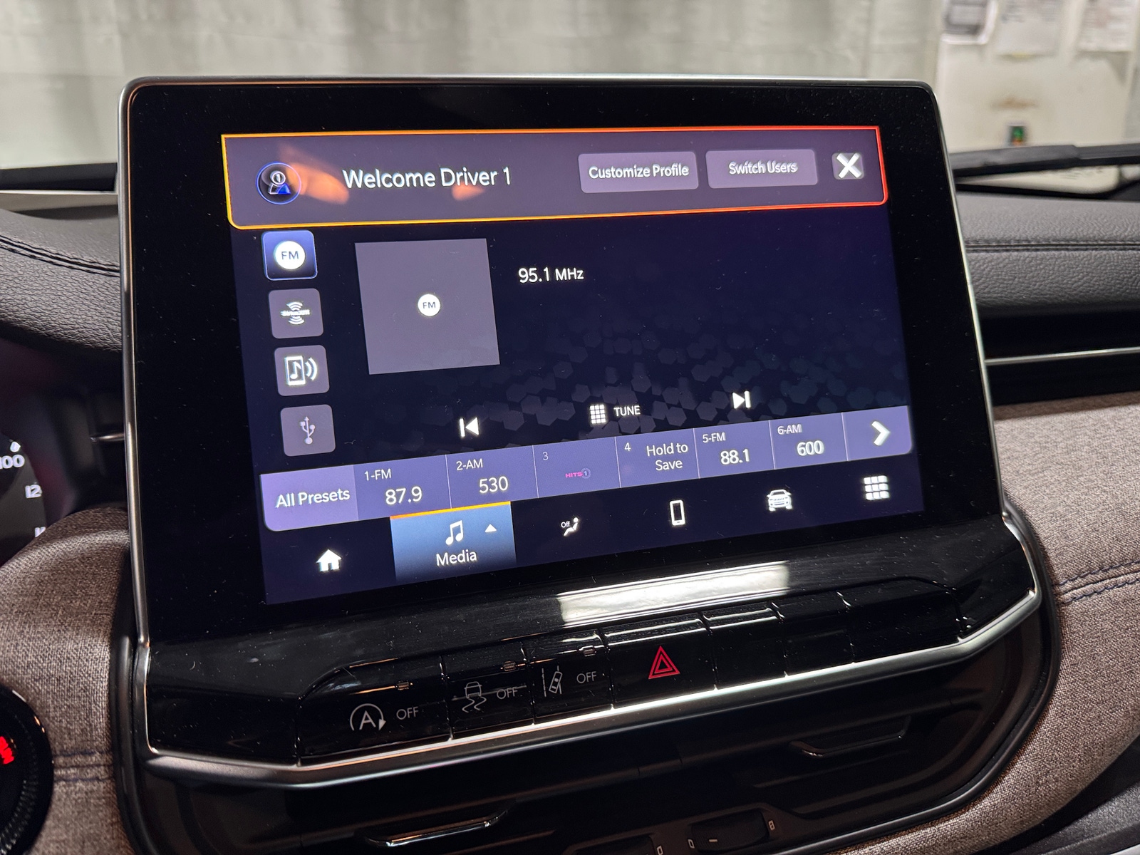 Thumbnail: 2023 Jeep Compass - 4