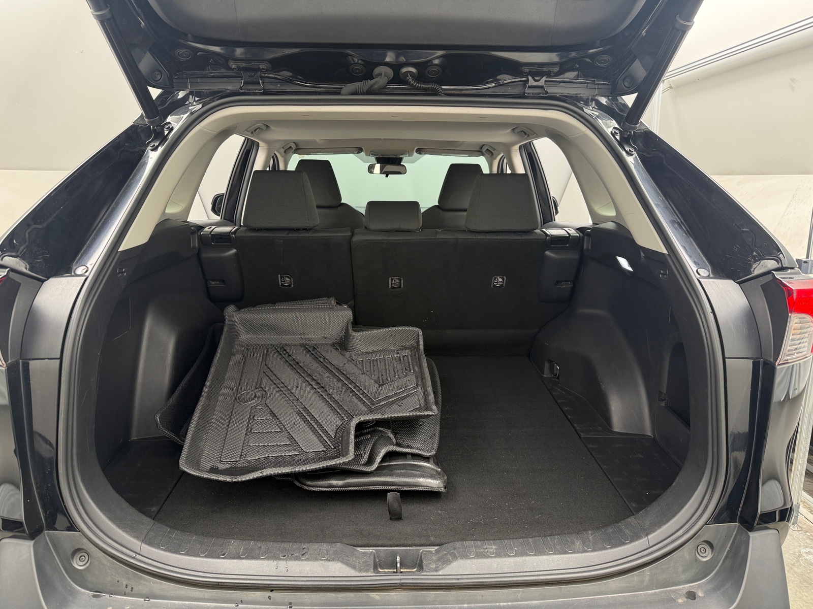 Thumbnail: 2021 Toyota RAV4 - 7