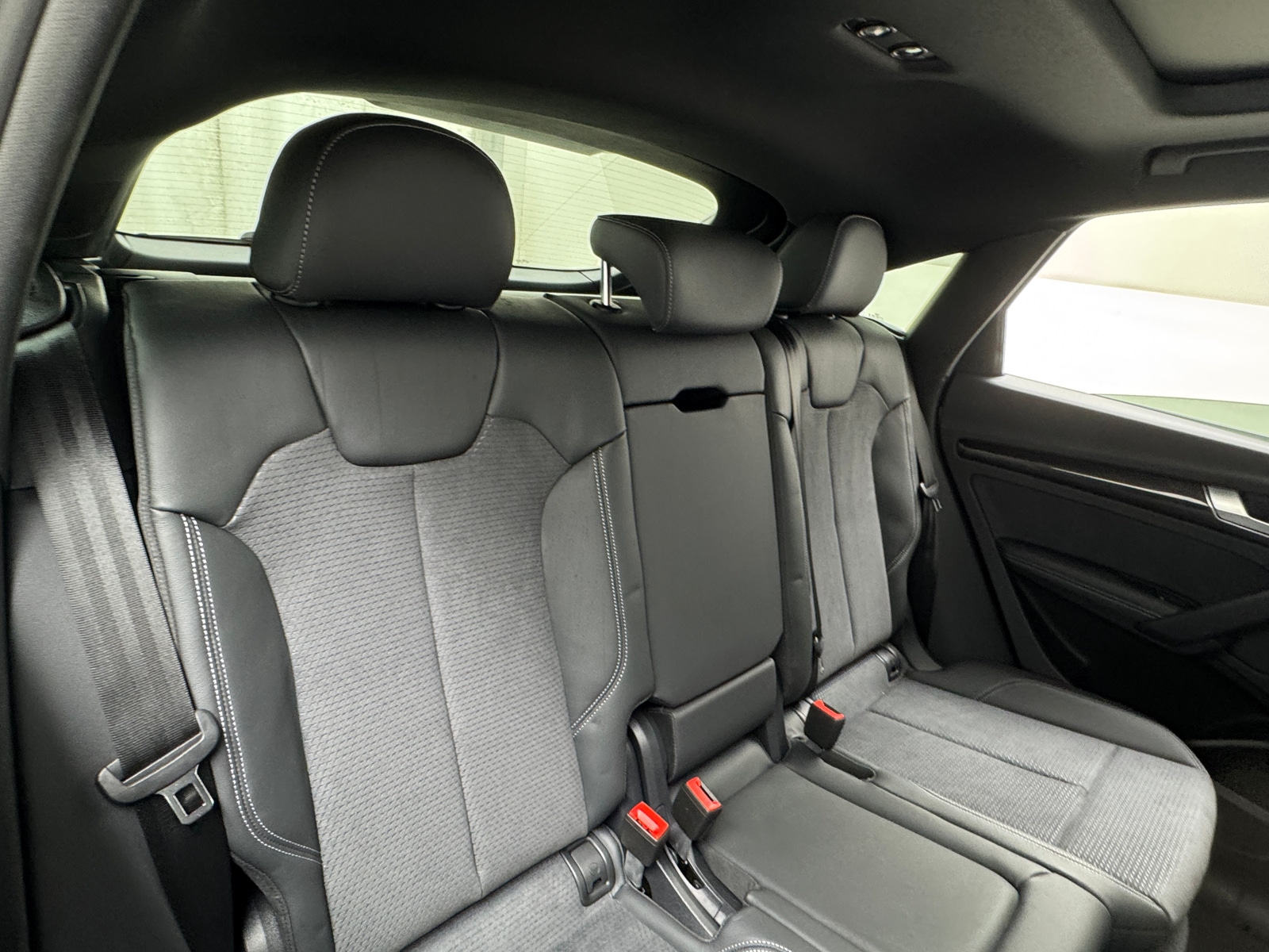 Thumbnail: 2025 Audi SQ5 - 5